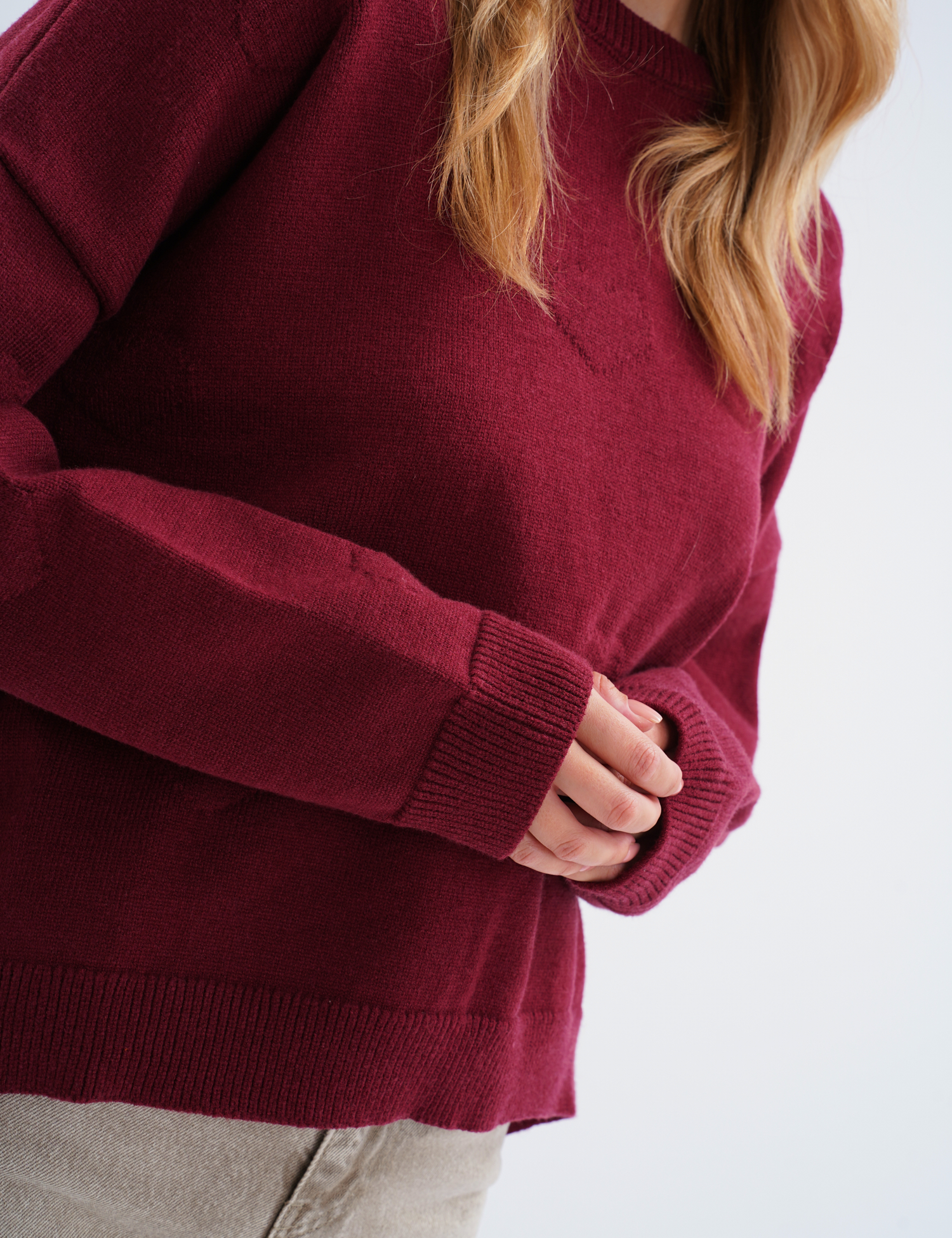 Картинка Светр oversize з жакардовими сердечками бордовий
