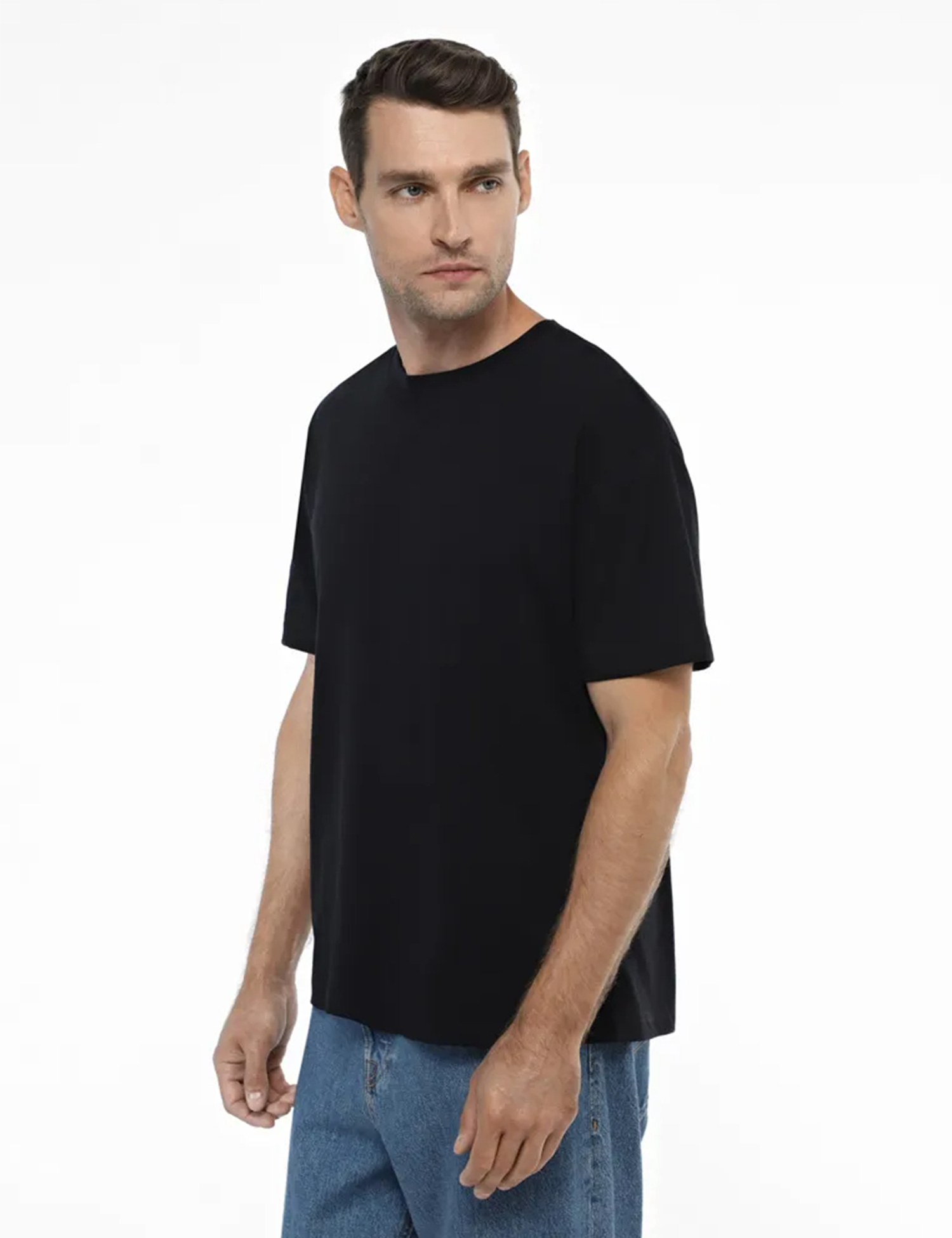 Картинка Чоловіча чорна базова футболка