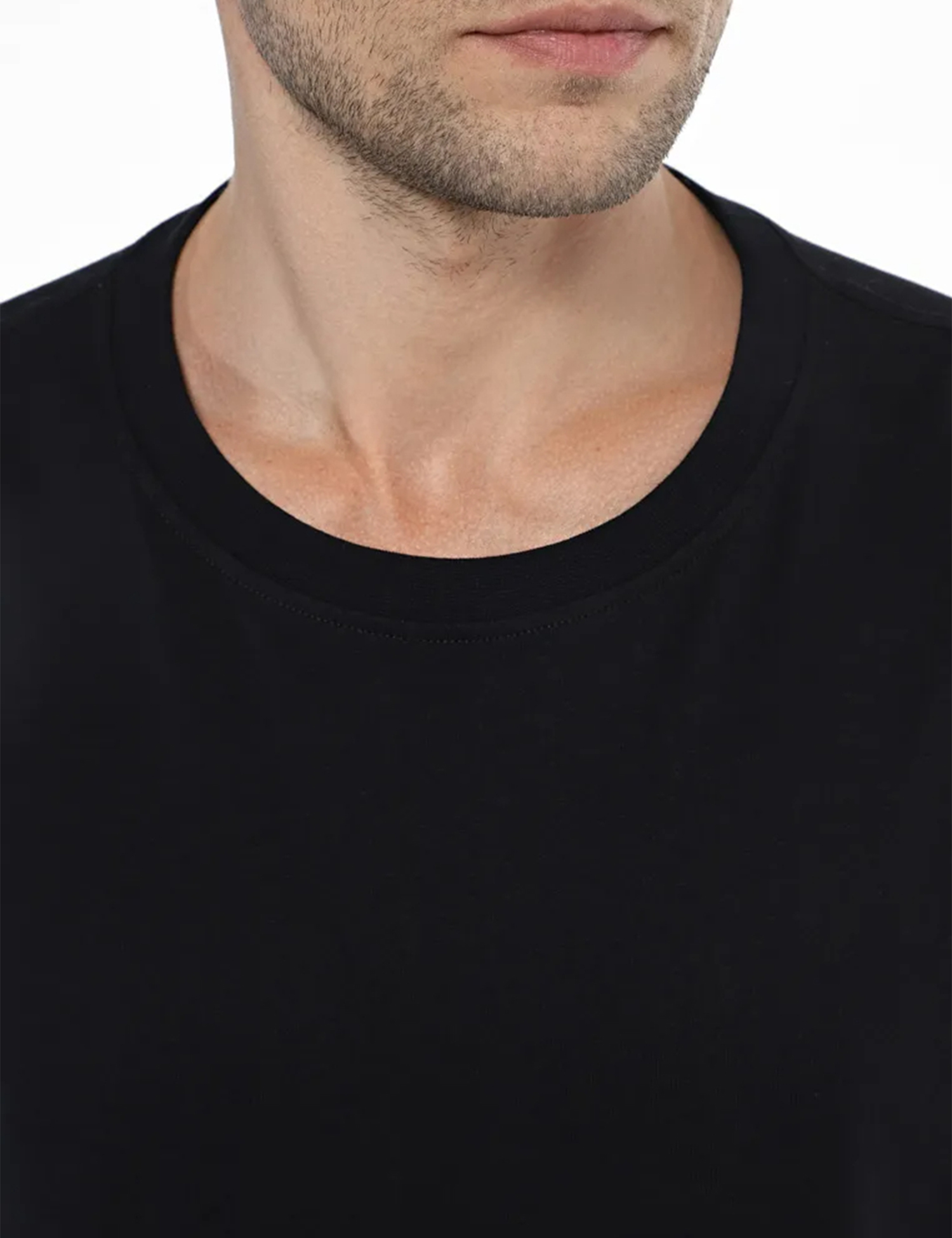 Картинка Чоловіча чорна базова футболка