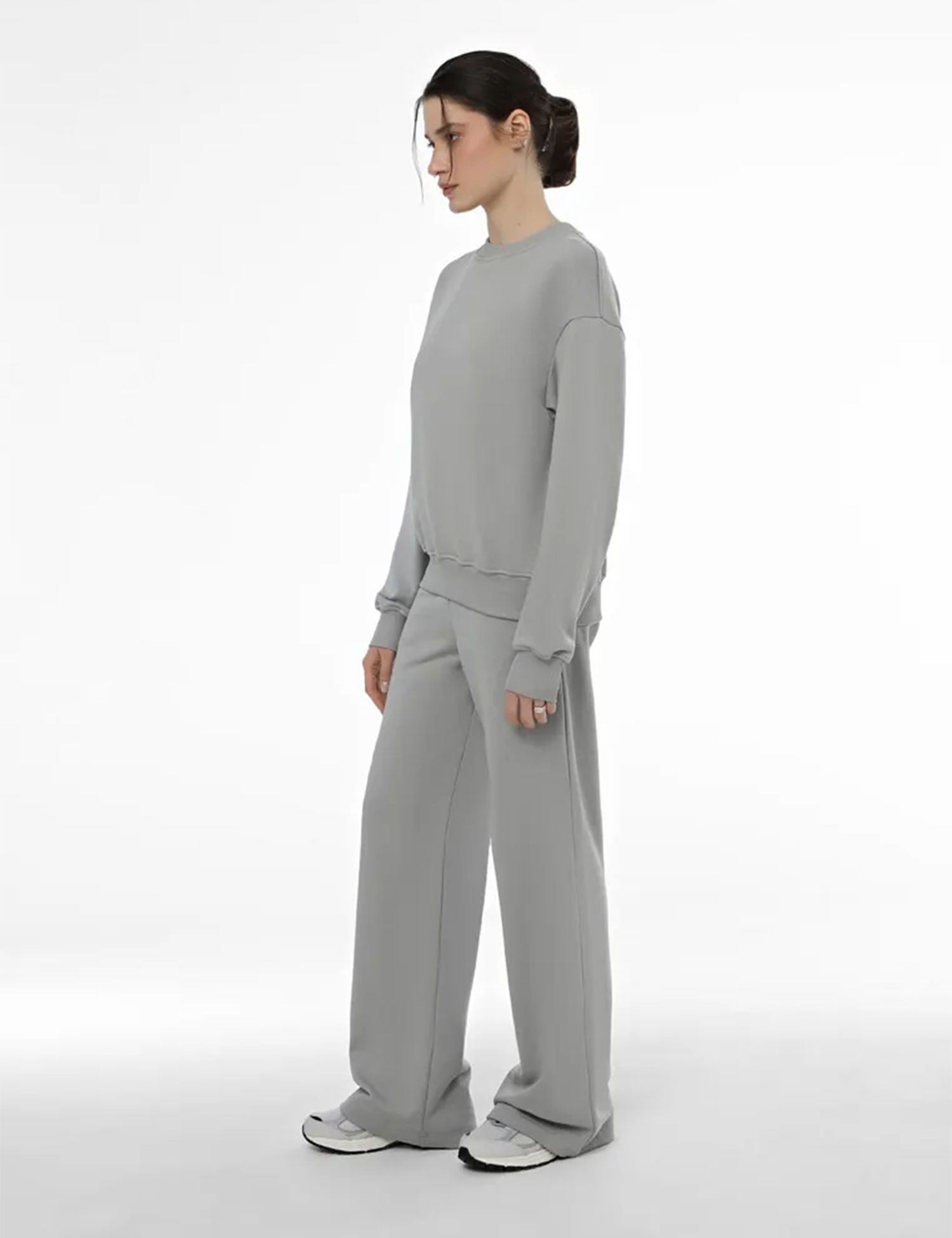 Картинка Жіночі світло-сірі трикотажні штани вільного крою