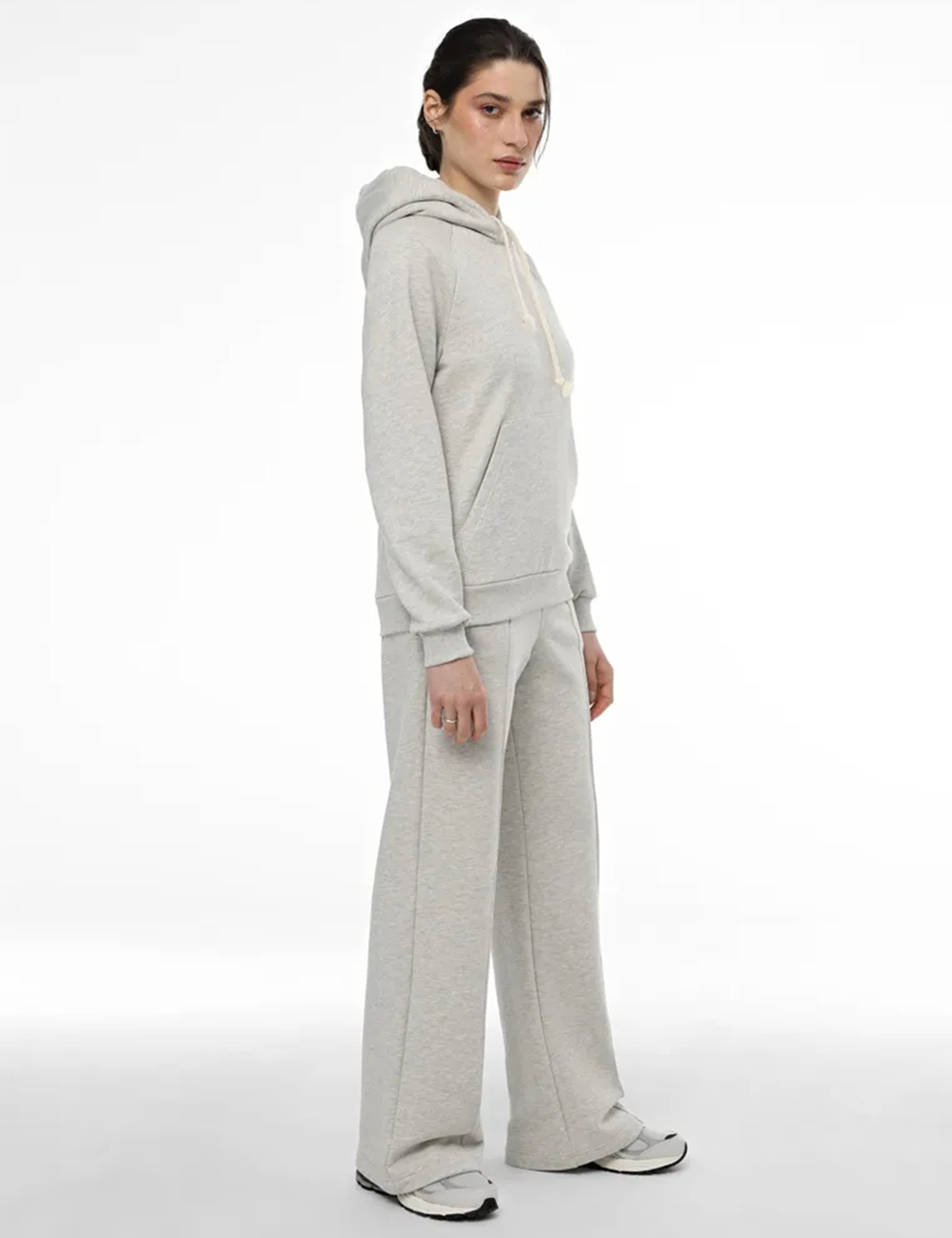 Картинка Жіночі світло-сірі трикотажні штани прямого крою