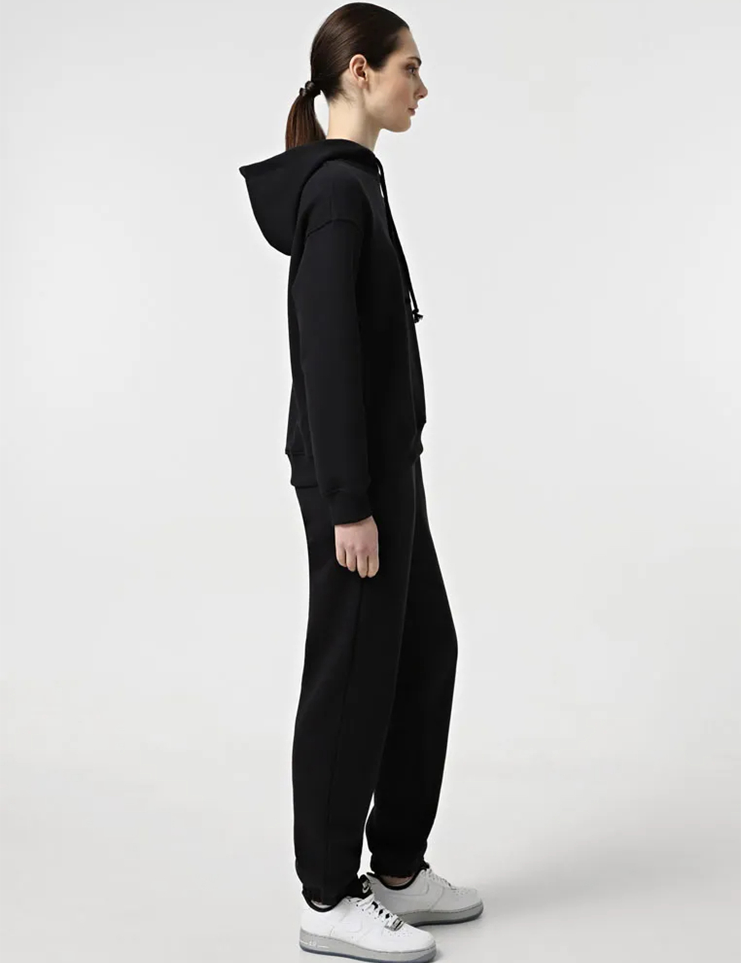 Картинка Жіночі чорні спортивні штани з манжетами