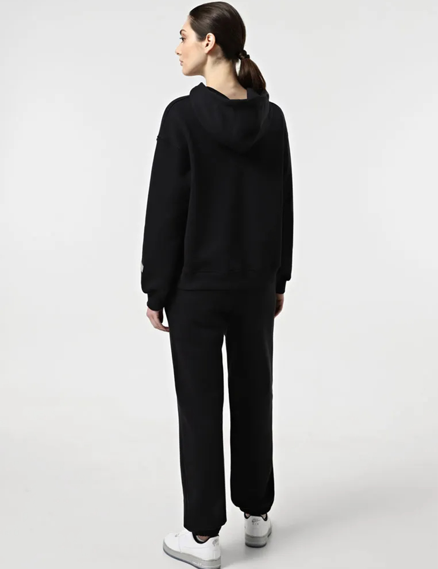 Картинка Жіночі чорні спортивні штани з манжетами