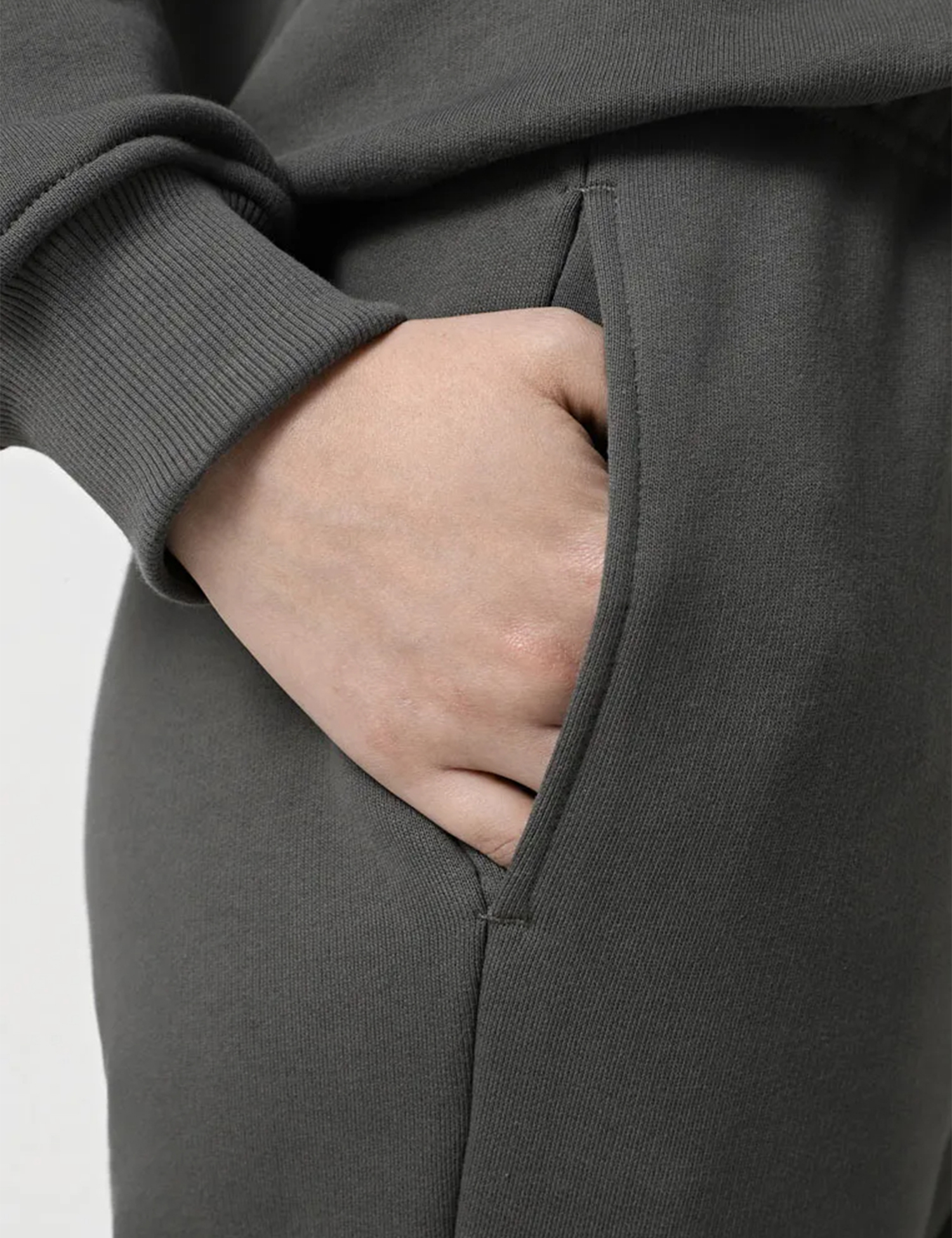 Картинка Жіночі темно-сірі спортивні штани з манжетами