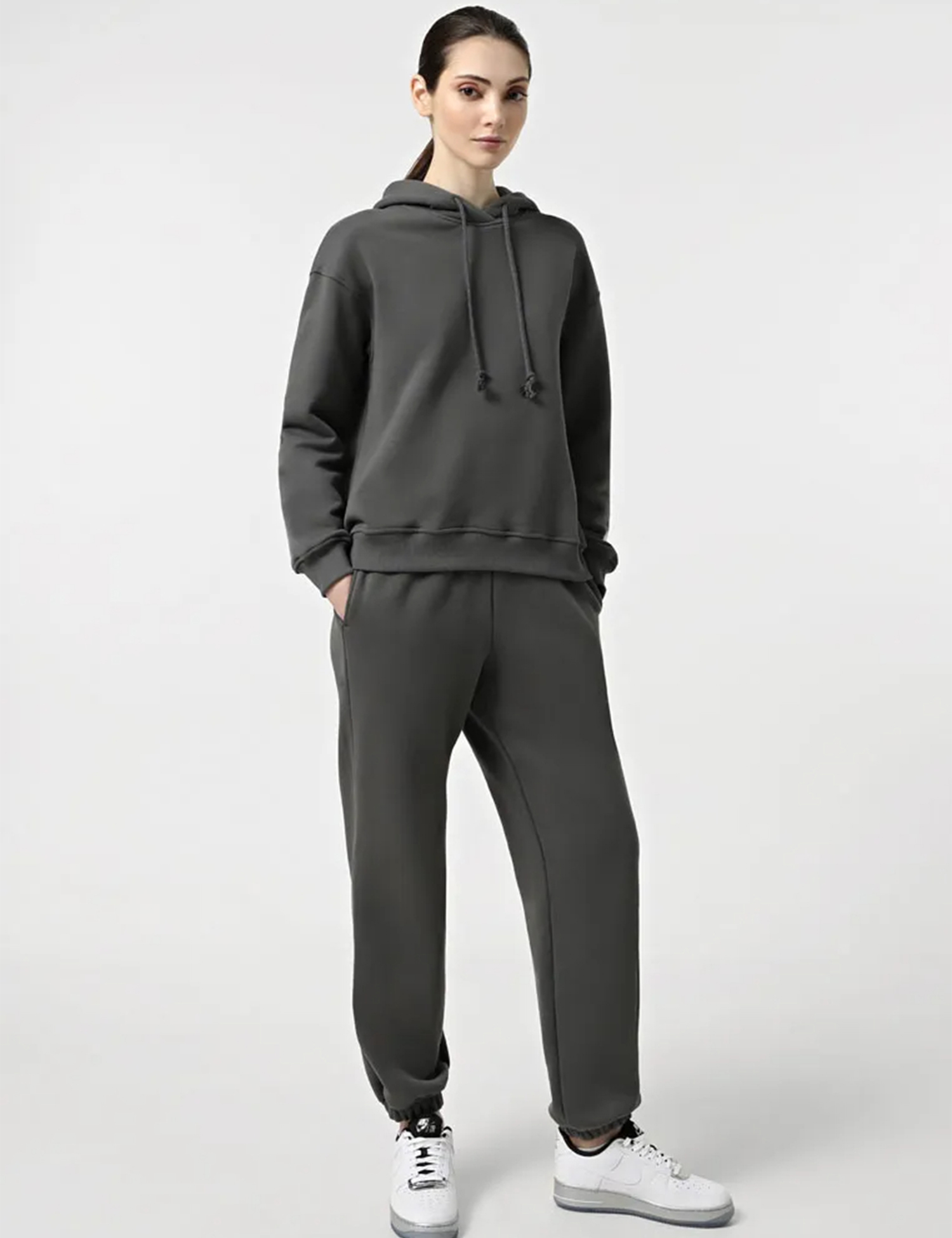 Картинка Жіночі темно-сірі спортивні штани з манжетами