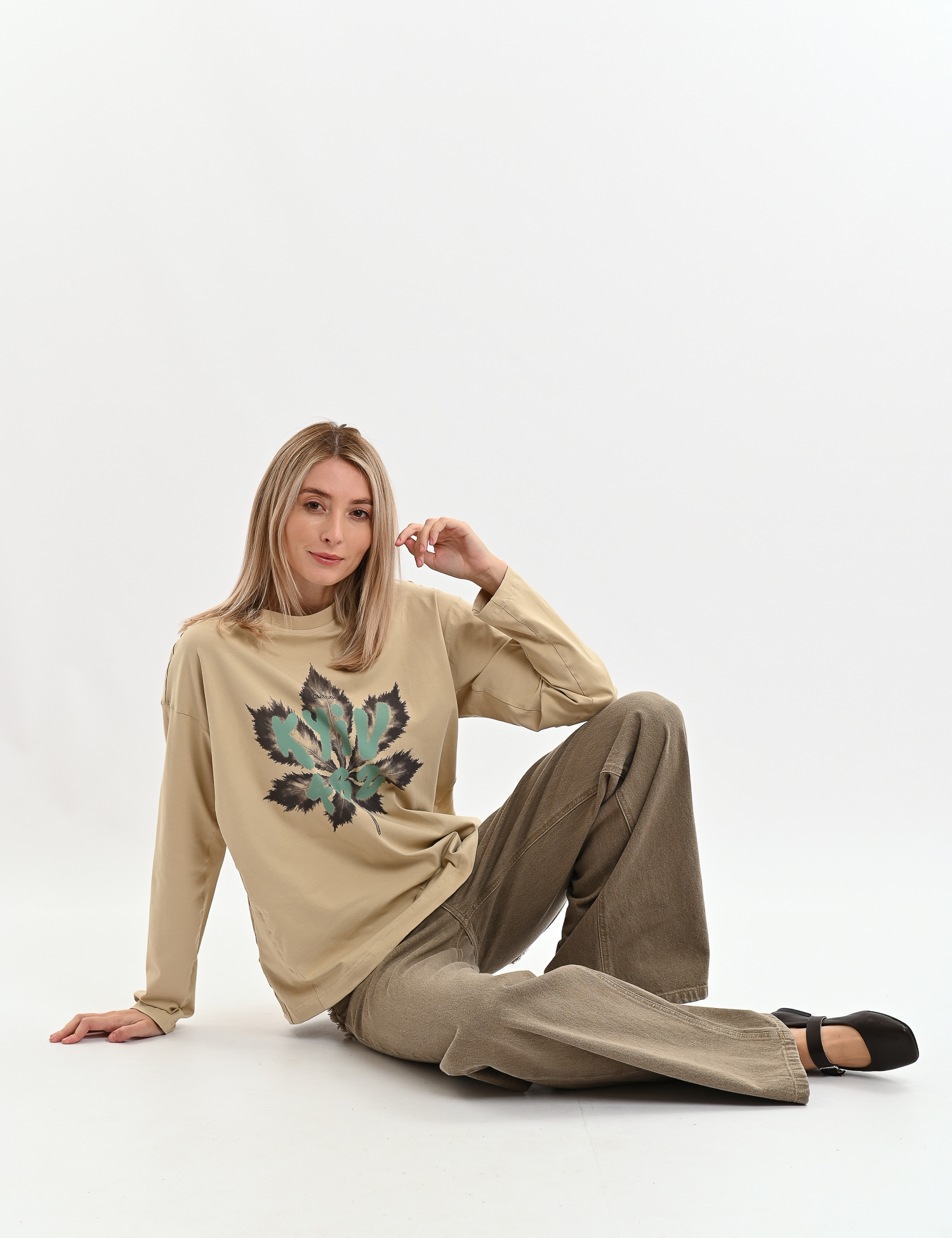 Картинка Лонгслів бежевий