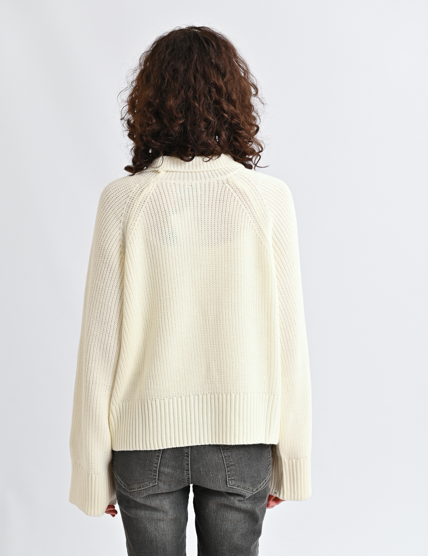 Картинка Вʼязаний светр з коміром молочний