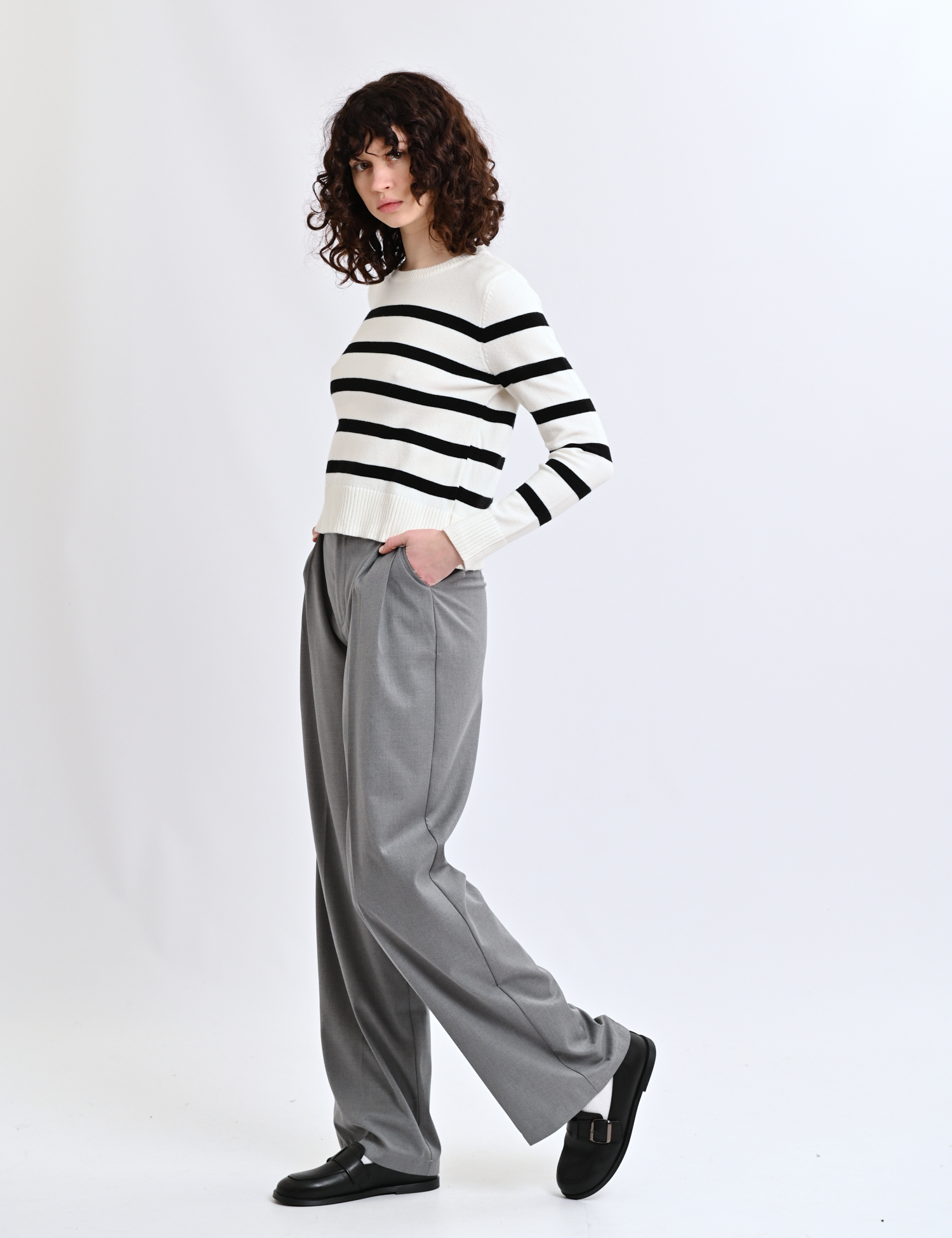 Картинка Светр біло-чорний 