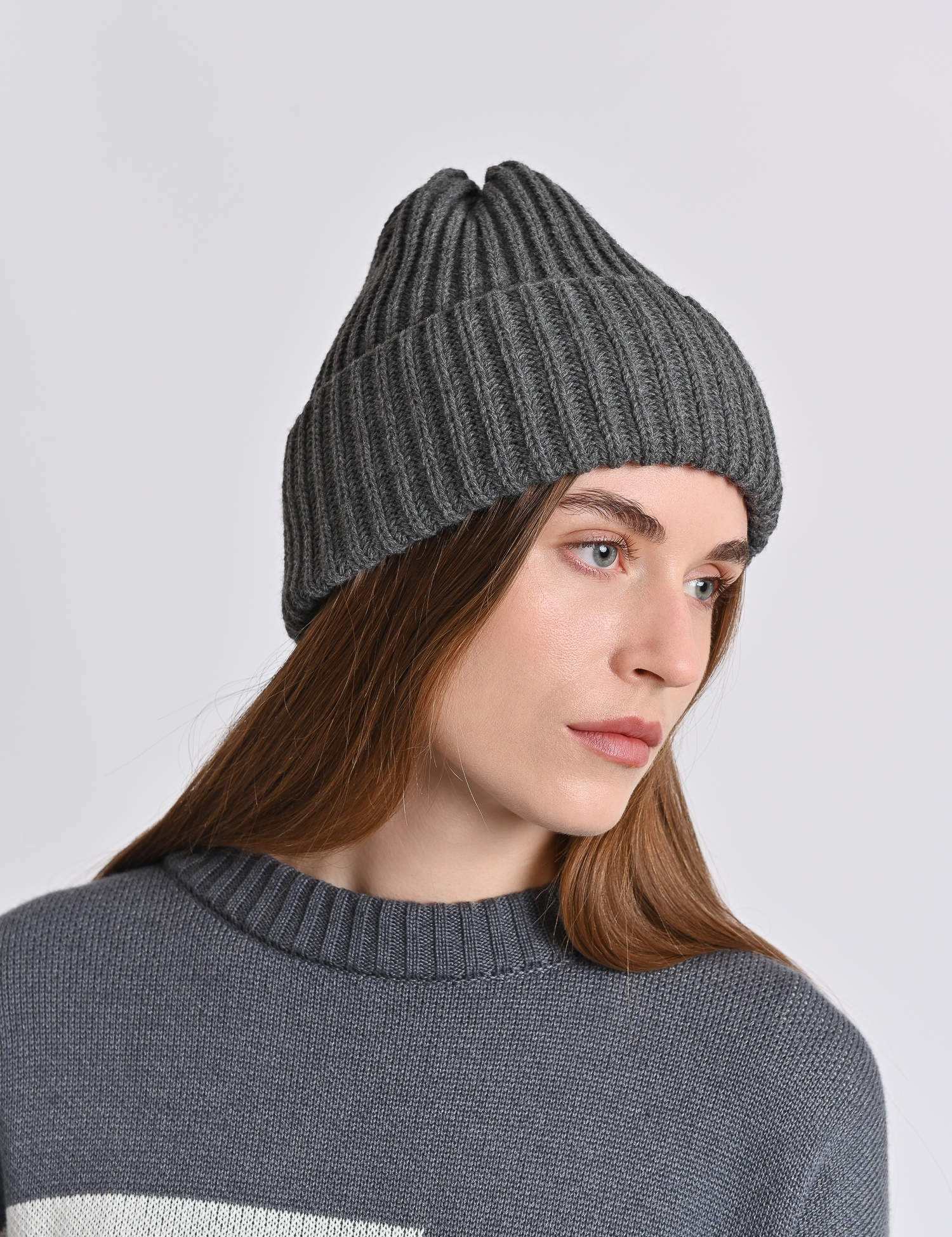 Картинка В’язана шапка темно-сіра