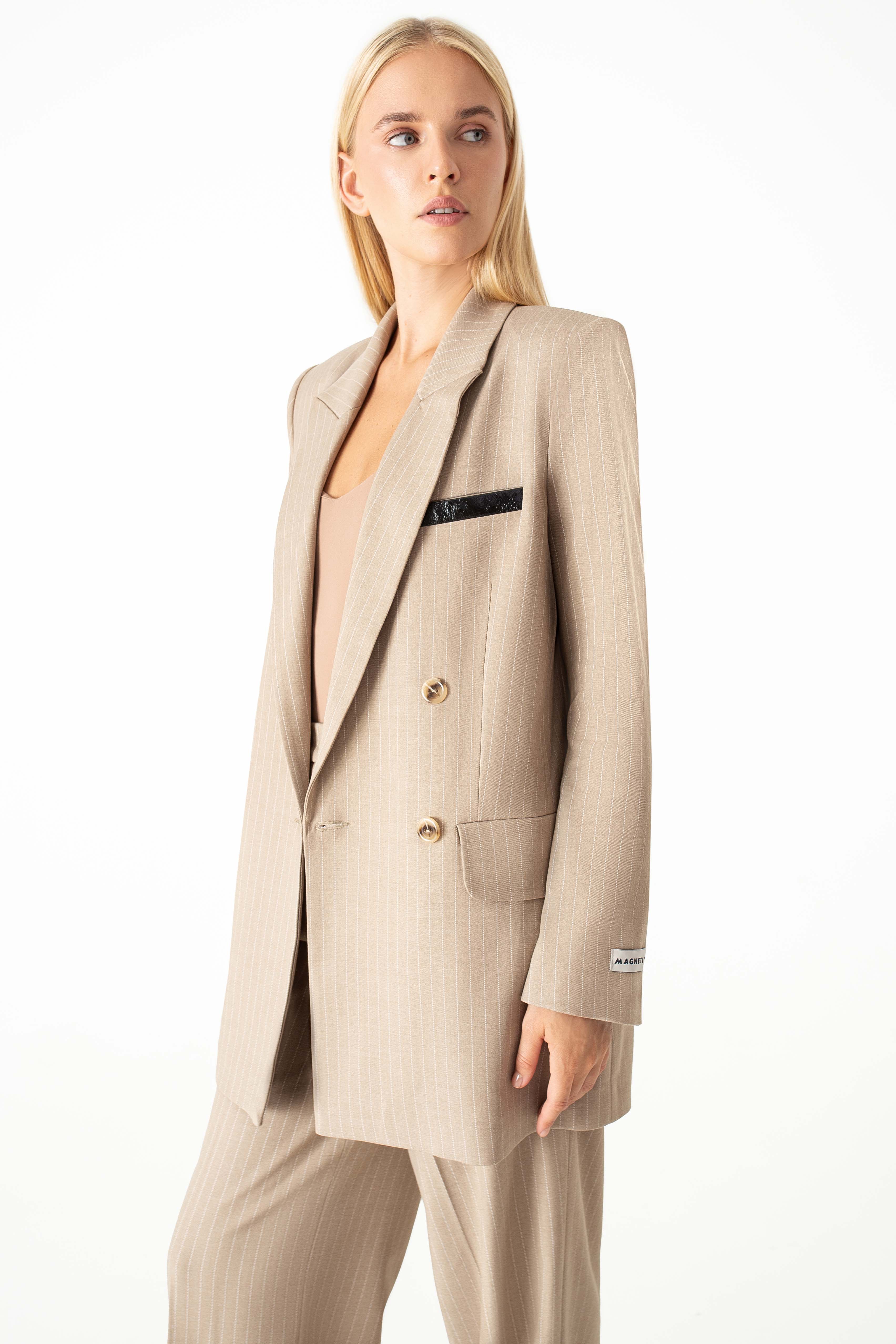 Картинка Піджак бежевий з принтом 