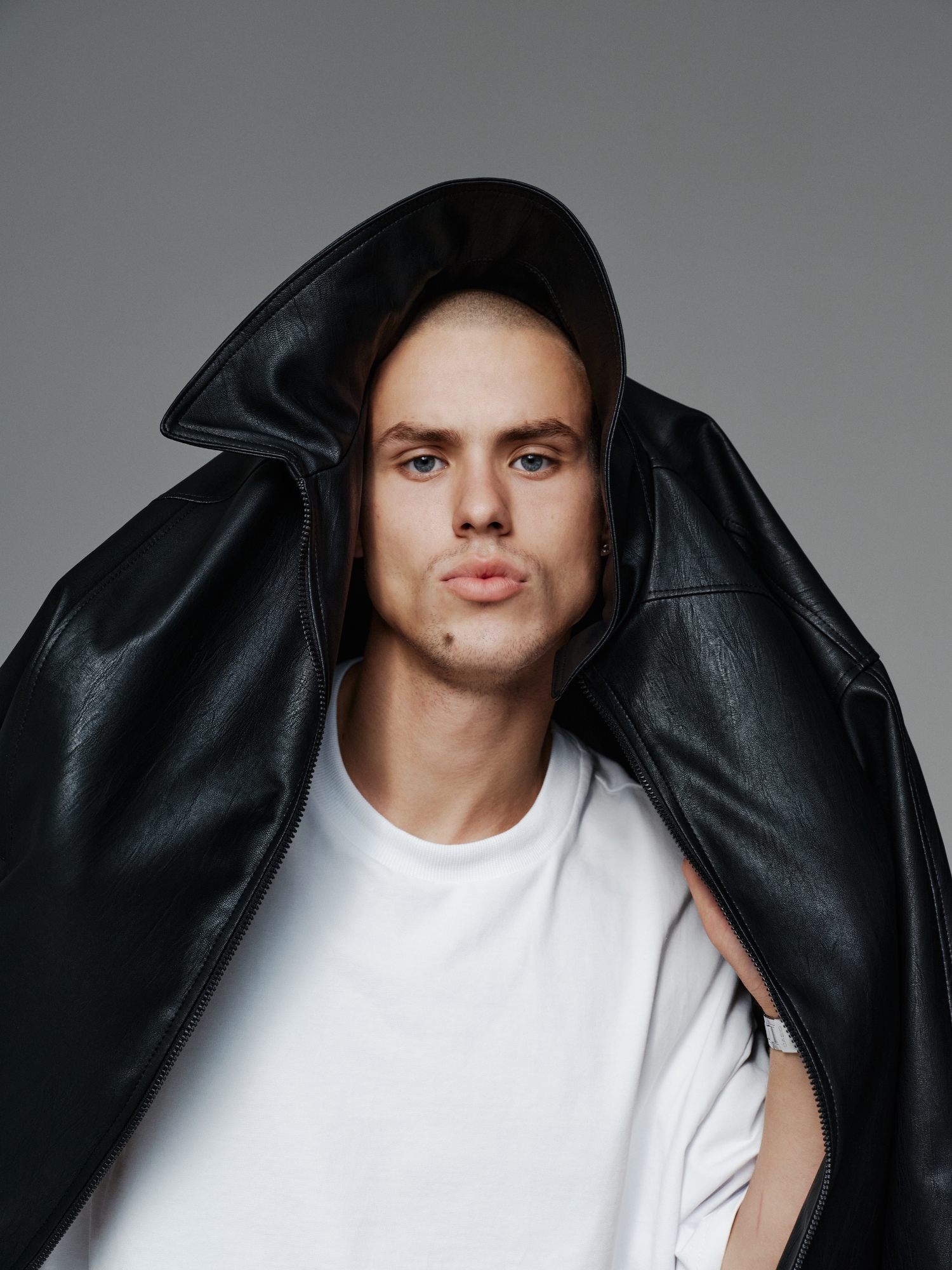 Картинка Куртка чорна