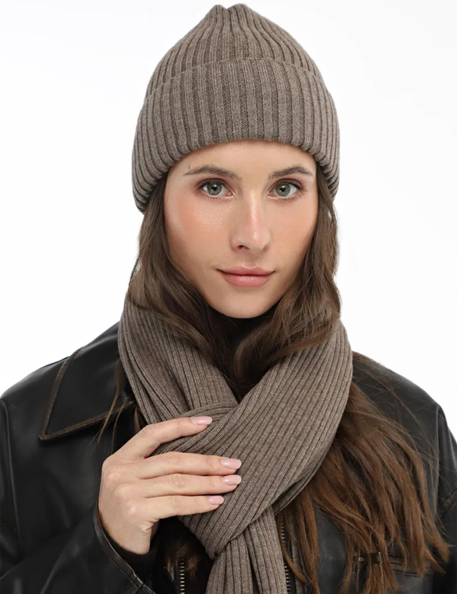 Картинка Жіночий бежевий в’язаний шарф