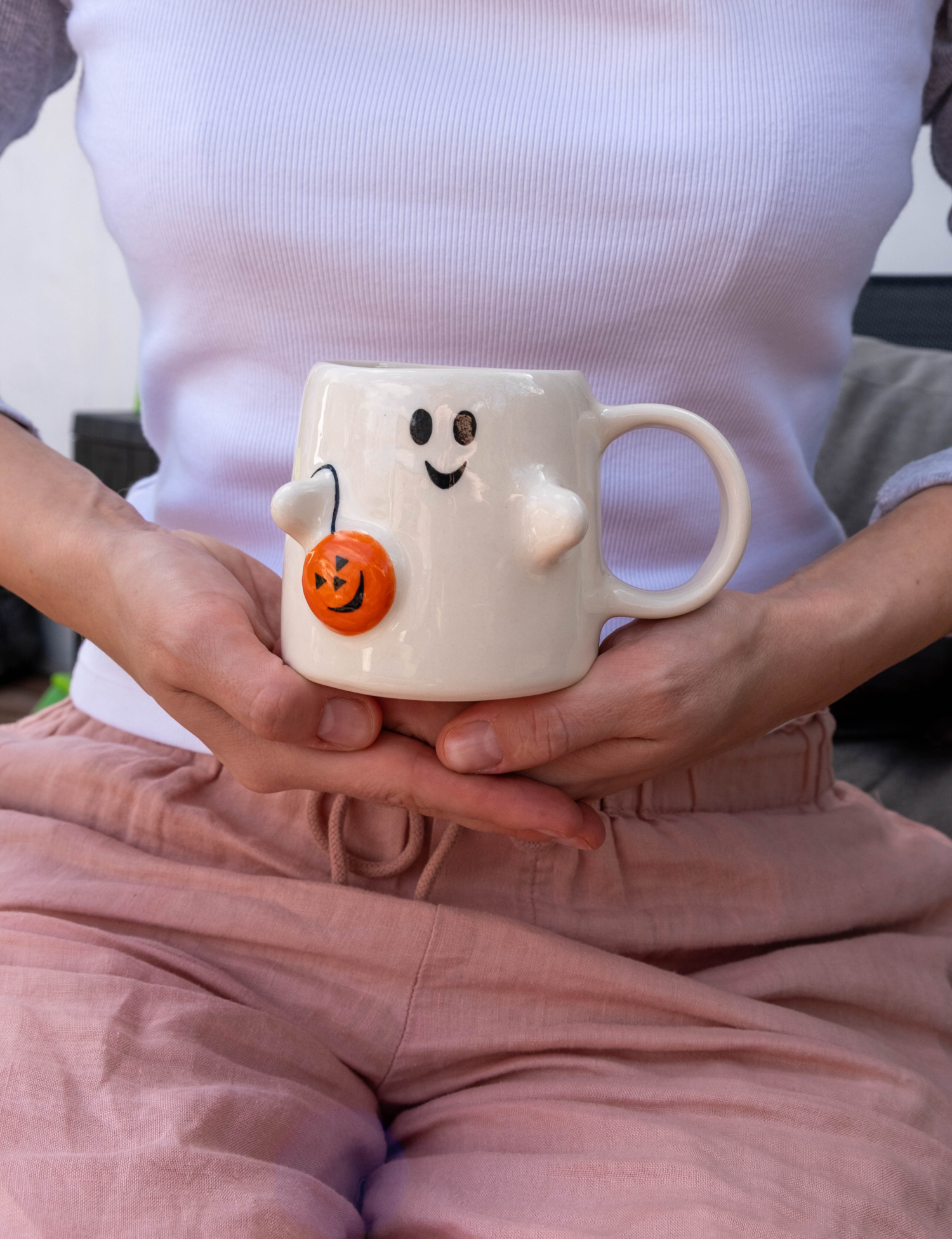 Картинка Керамічна чашка ручної роботи у вигляді привида з гарбузом