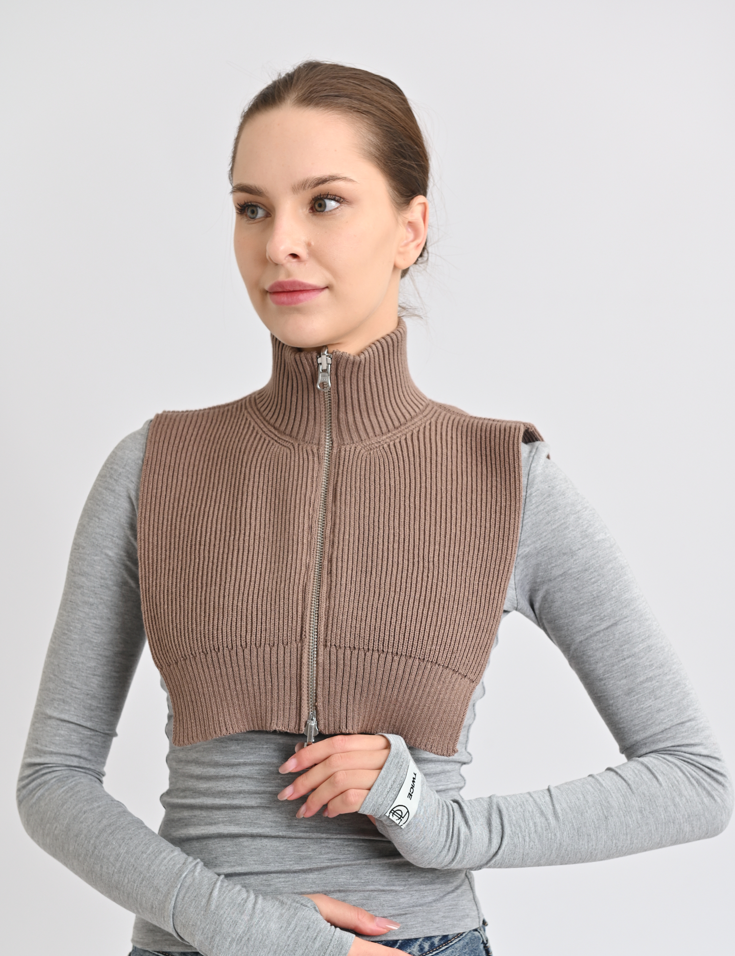 Картинка В'язаний комір-снуд із високою горловиною коричневий