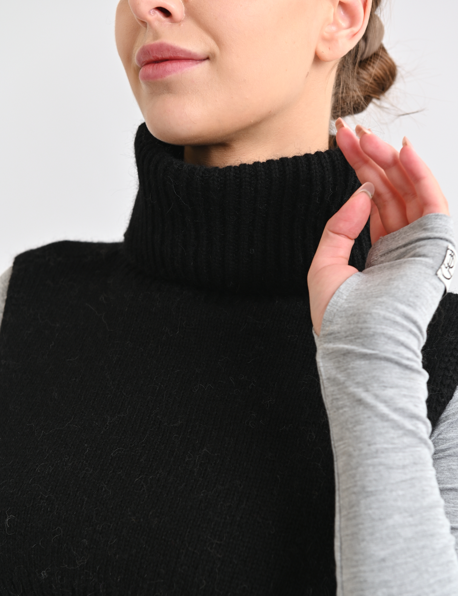 Картинка В'язаний комір-снуд із високою горловиною чорний