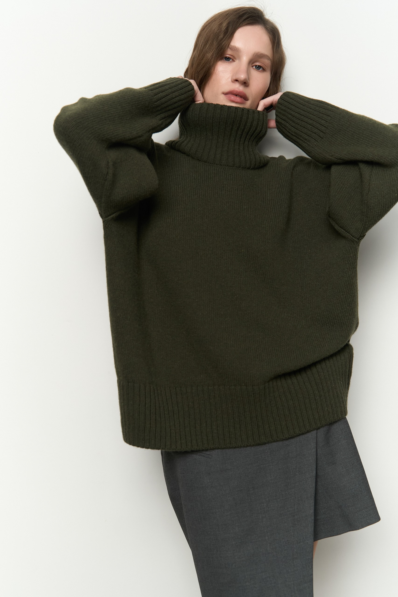 Картинка Вовняний светр темно-зелений вільного крою