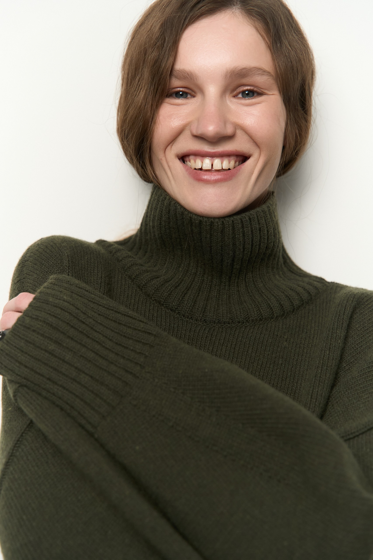 Картинка Вовняний светр темно-зелений вільного крою