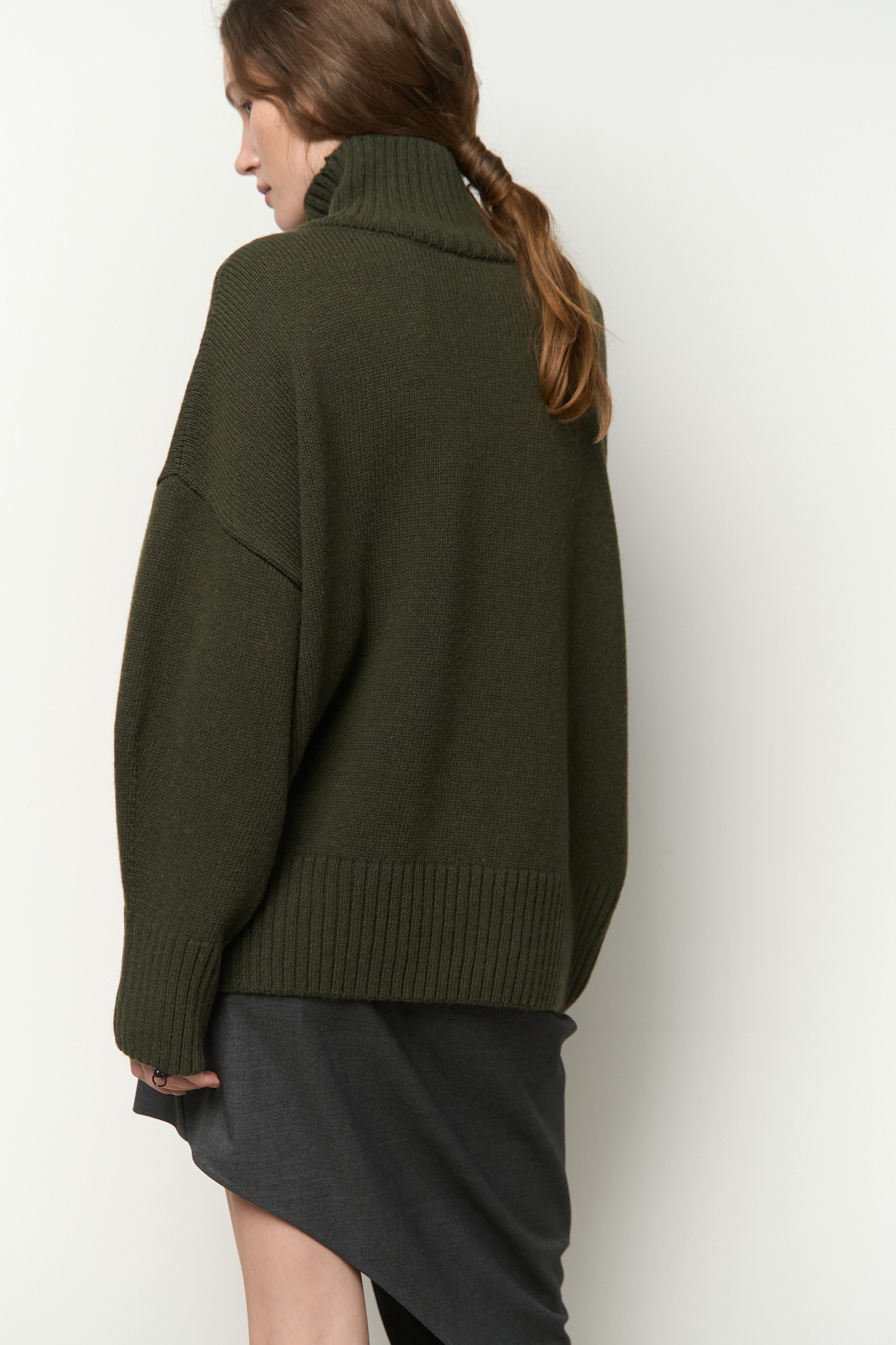 Картинка Вовняний светр темно-зелений вільного крою