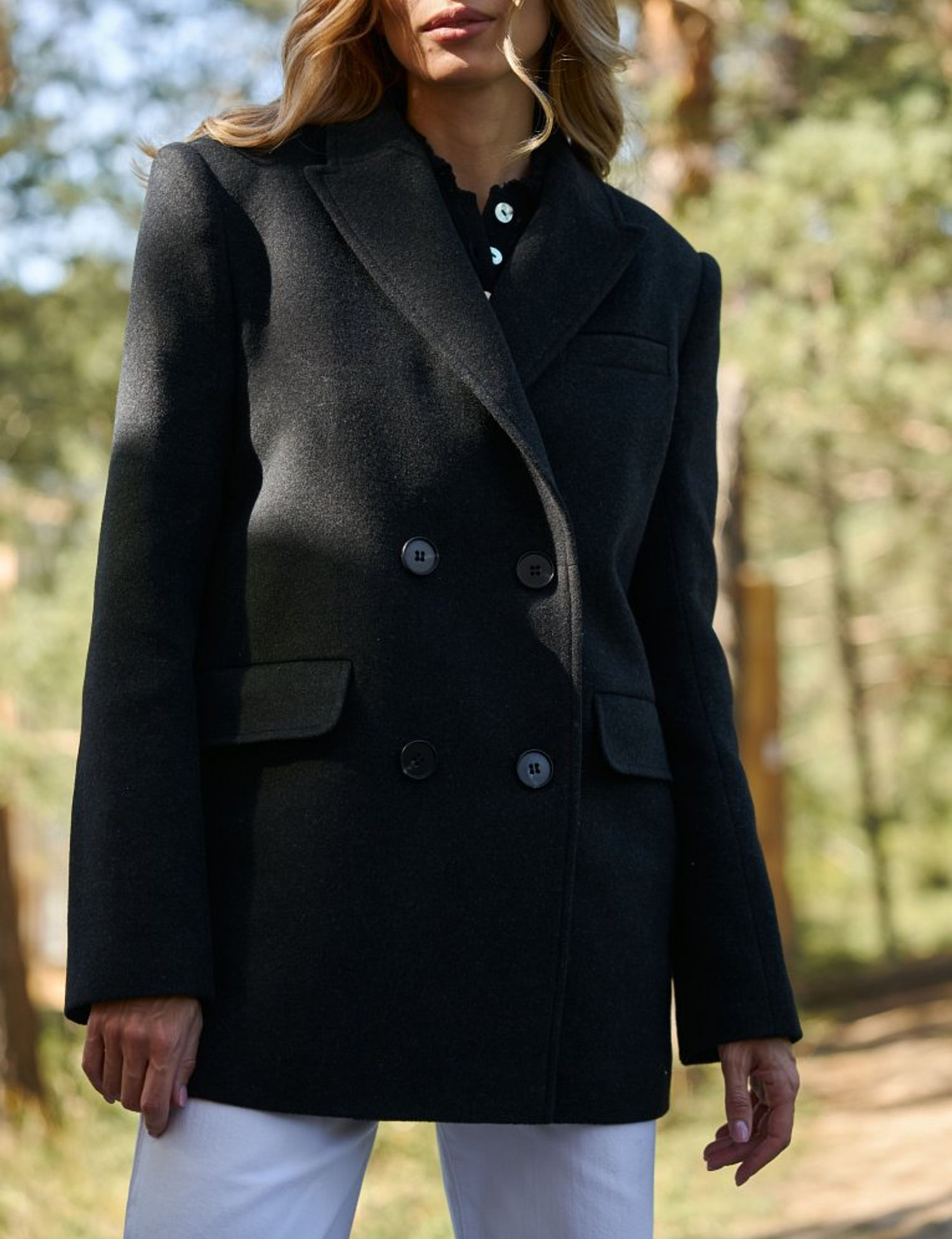 Картинка Пальто чорне коротке двобортне