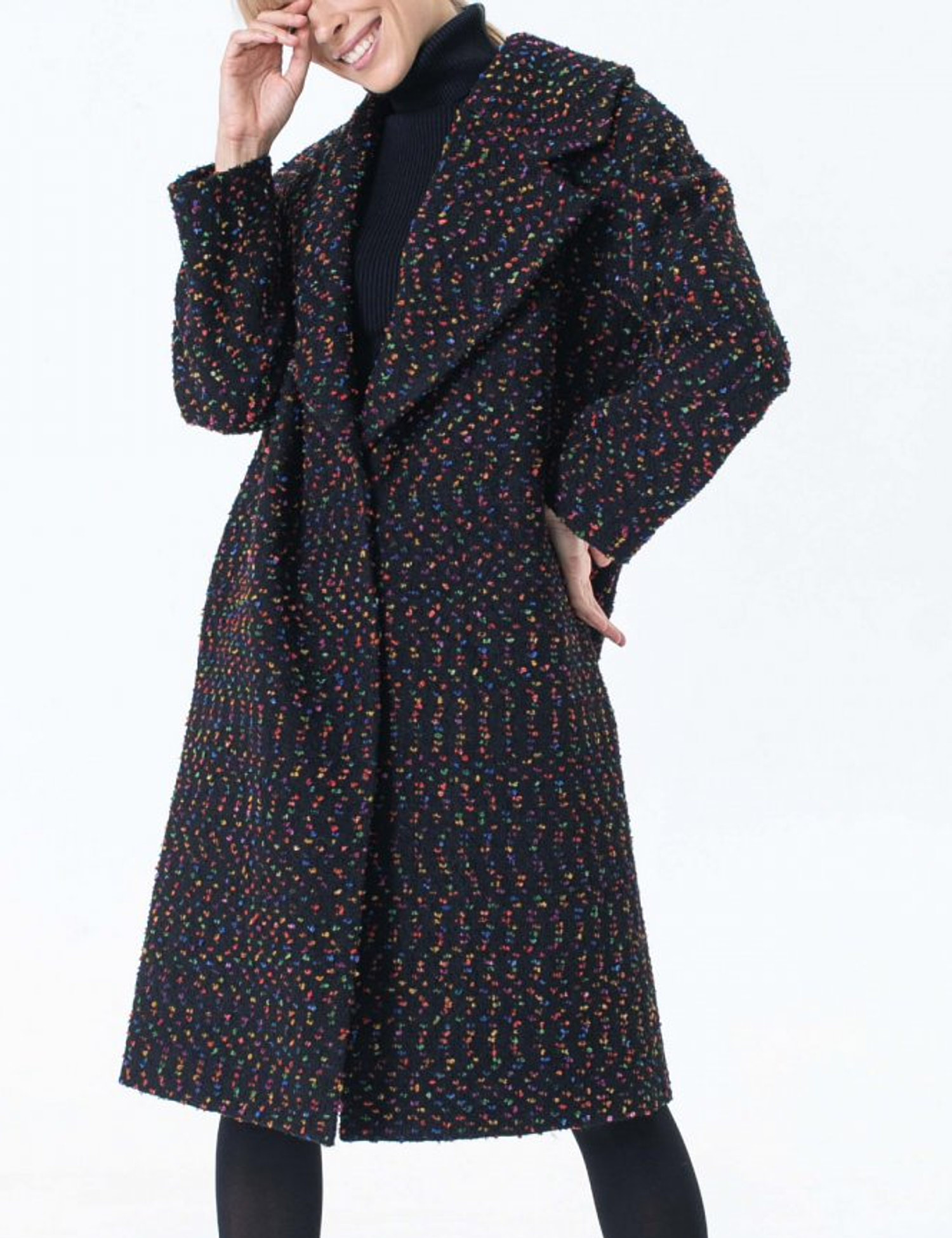 Картинка Пальто чорне букле з кольоровою ниткою