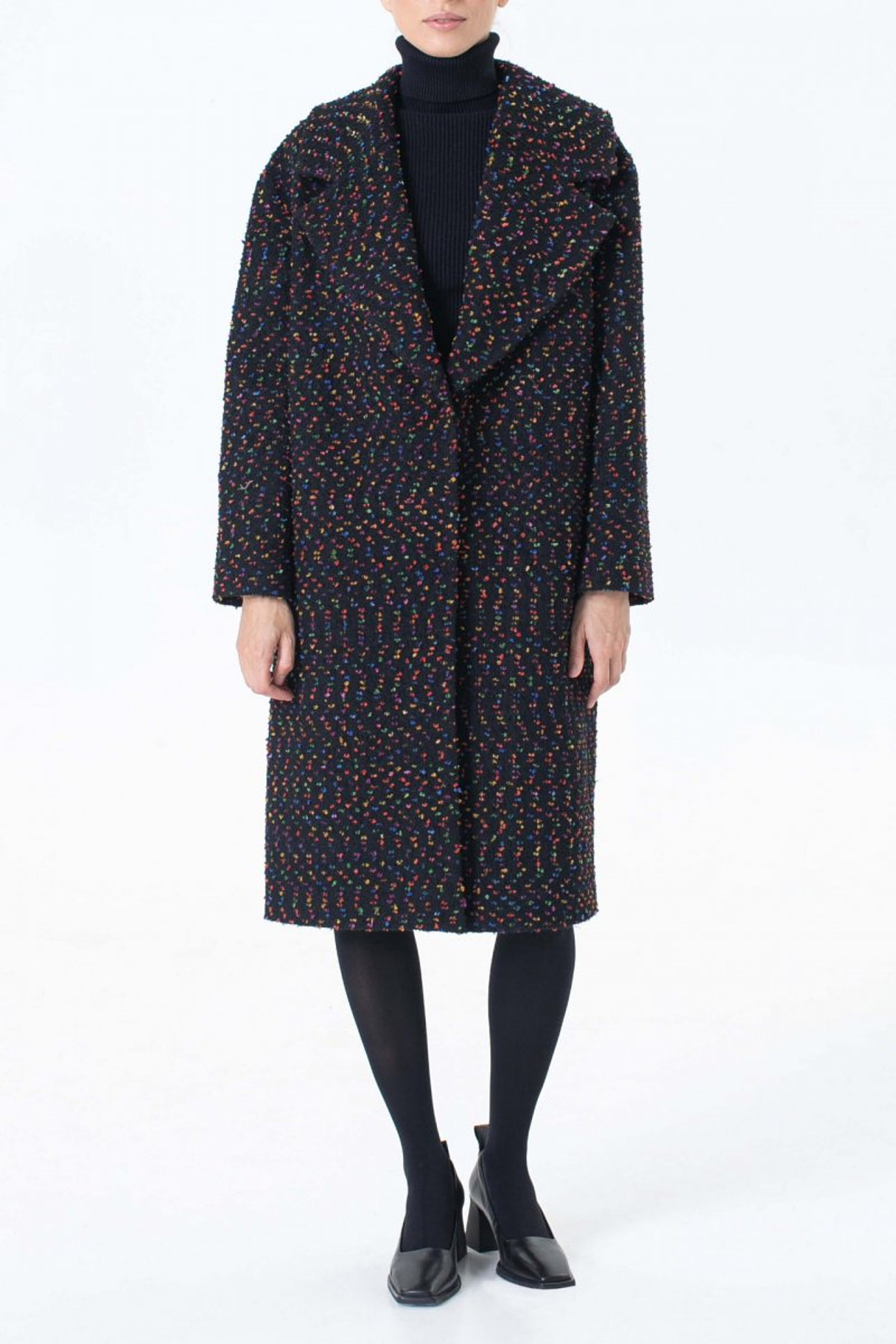 Картинка Пальто чорне букле з кольоровою ниткою