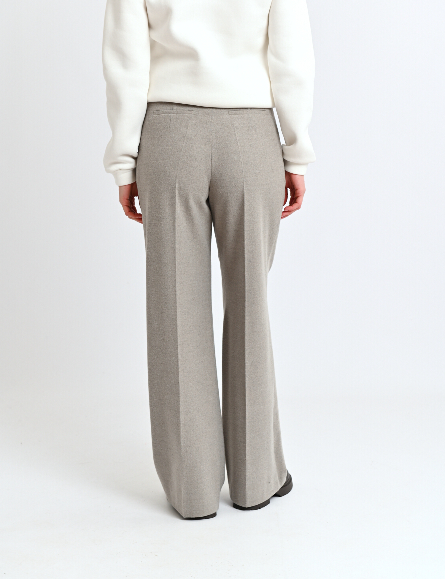 Картинка Брюки світло-сірі