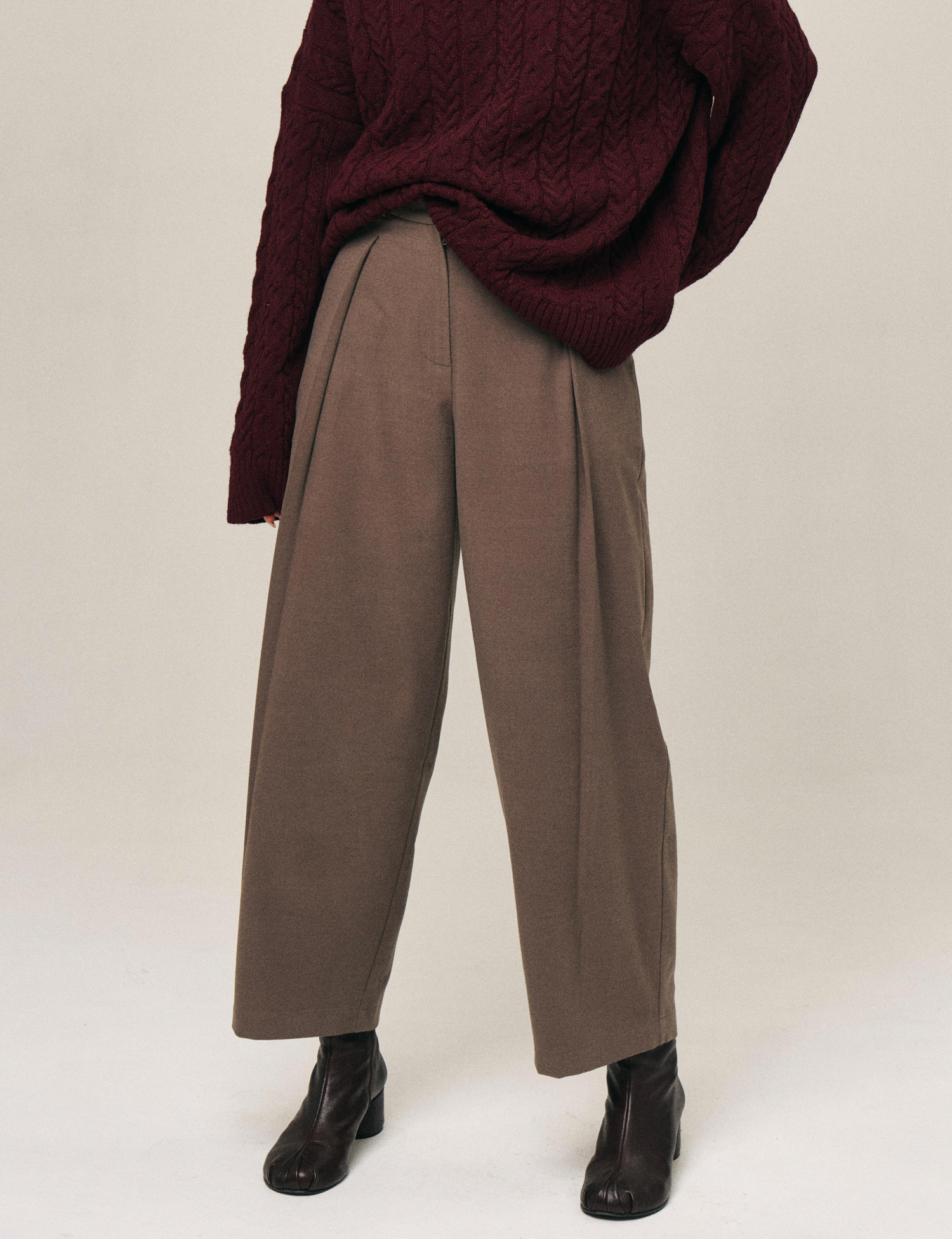 Картинка Прямі брюки в кольорі тауп з теплої костюмної тканини