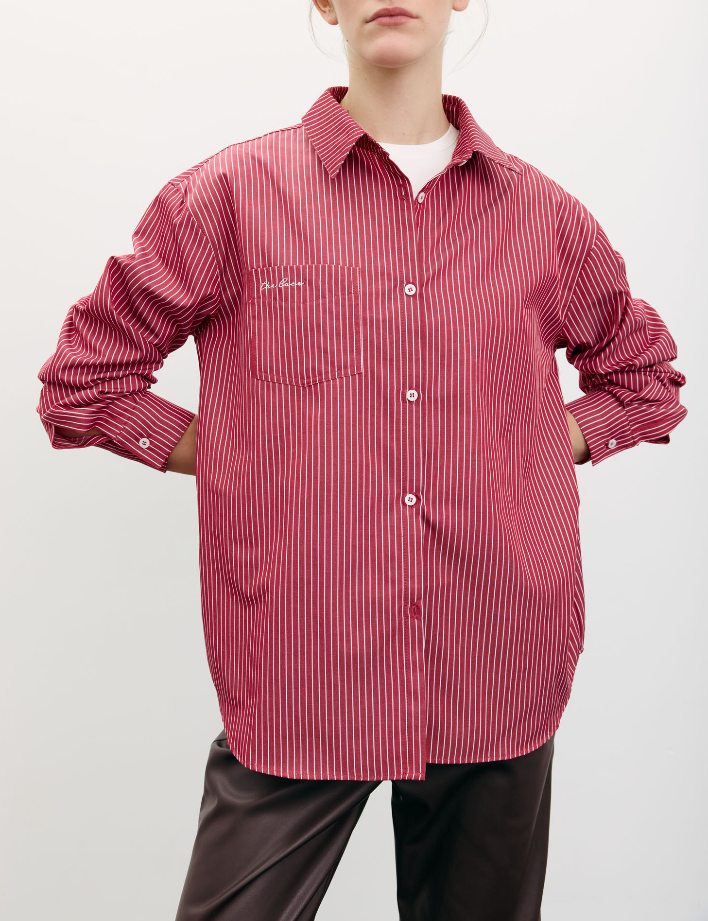 Картинка Cорочка оверсайз з вишивкою в смужку червона