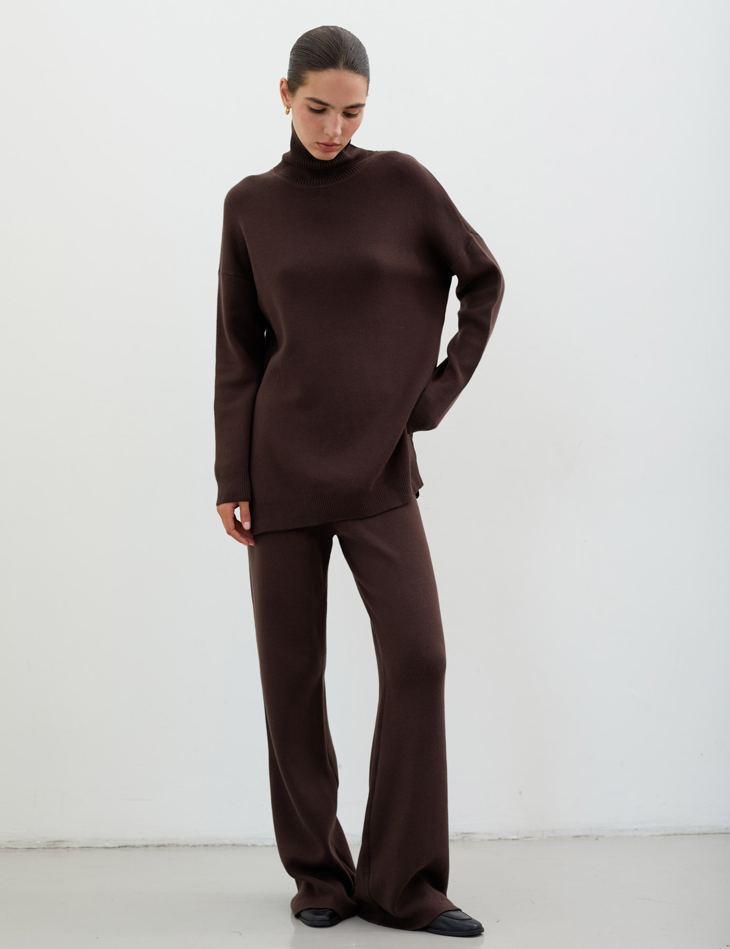 Картинка Светр темно-коричневий