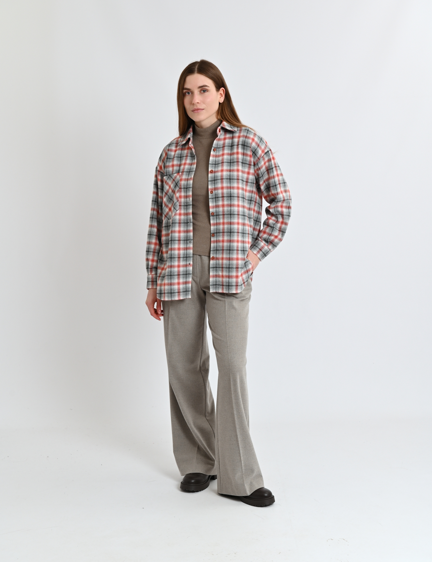 Картинка Картата сорочка oversize у відтінках сірого й теракотового