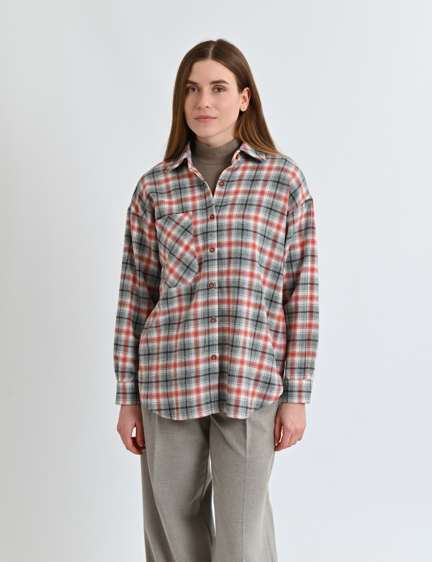 Картинка Картата сорочка oversize у відтінках сірого й теракотового