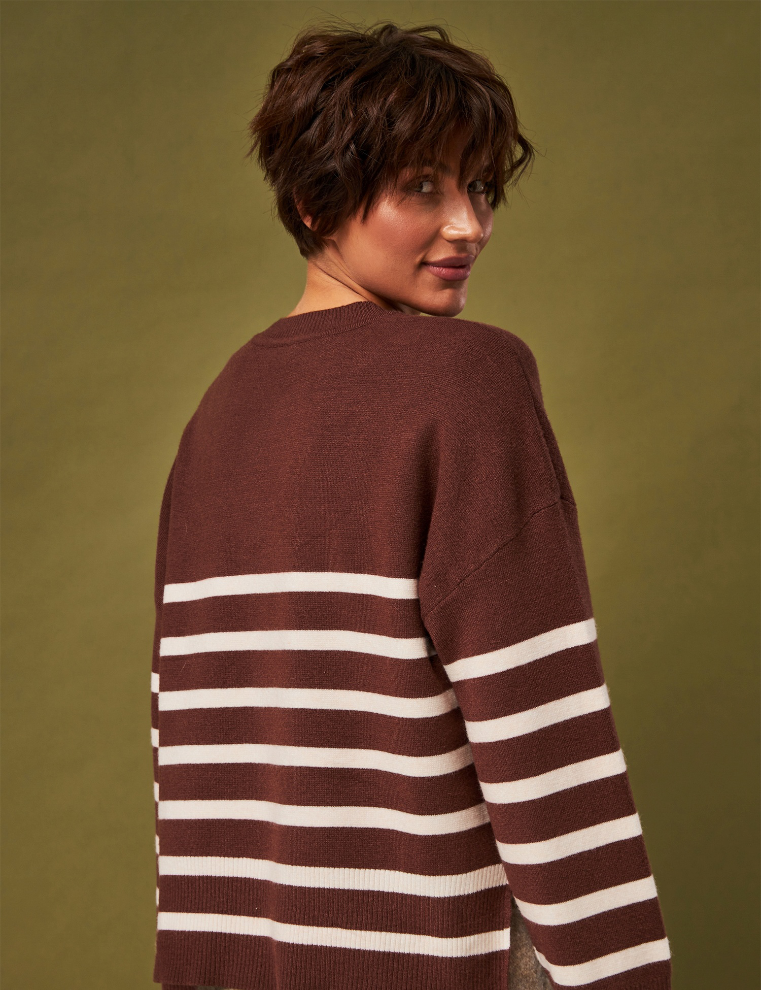 Картинка Светр коричневий