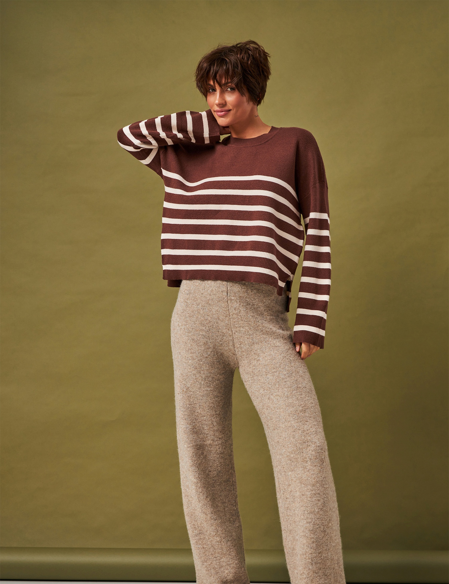 Картинка Светр коричневий