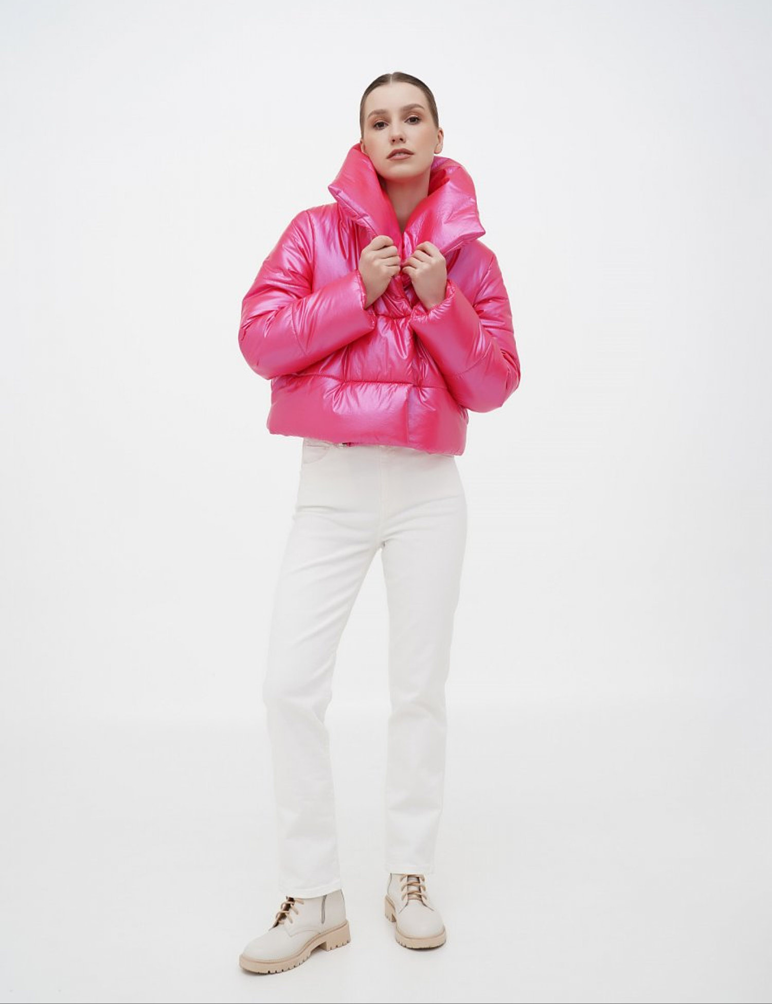 Картинка Коротка рожева куртка з великим воротніком