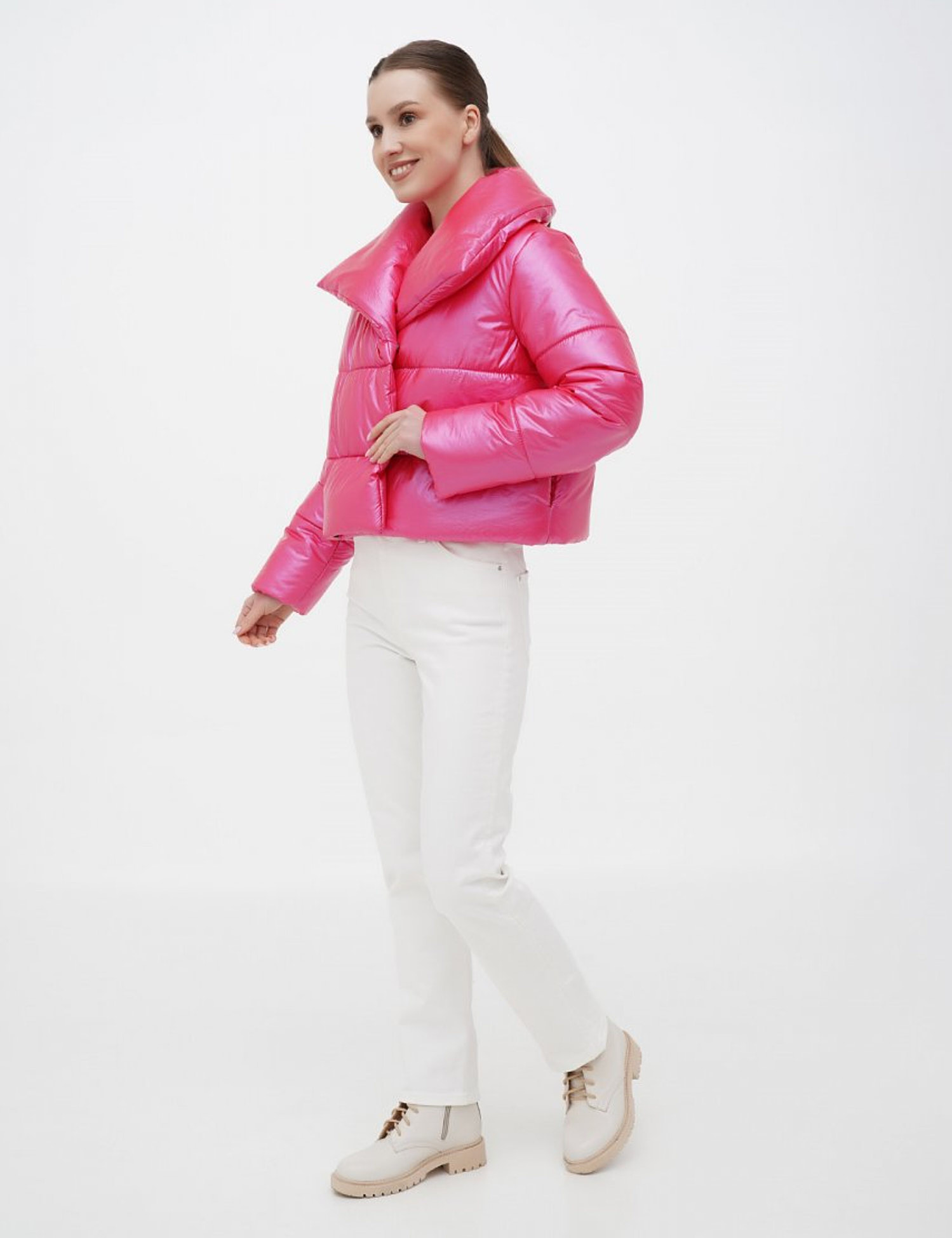Картинка Коротка рожева куртка з великим воротніком