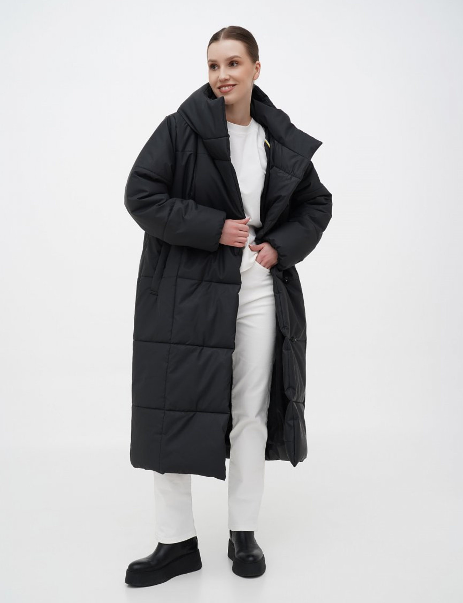 Картинка Чорна довга куртка з цупкої плащівки