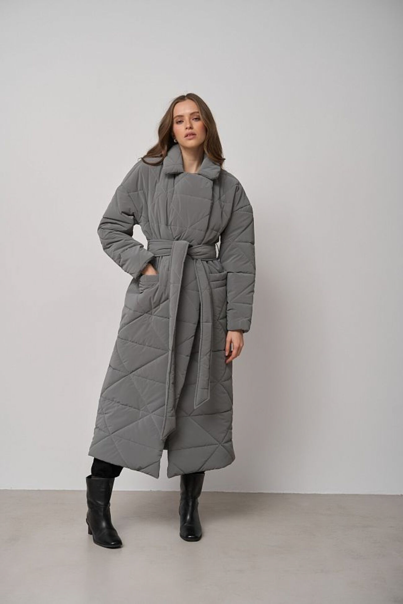 Картинка Куртка стьобана довга сіра