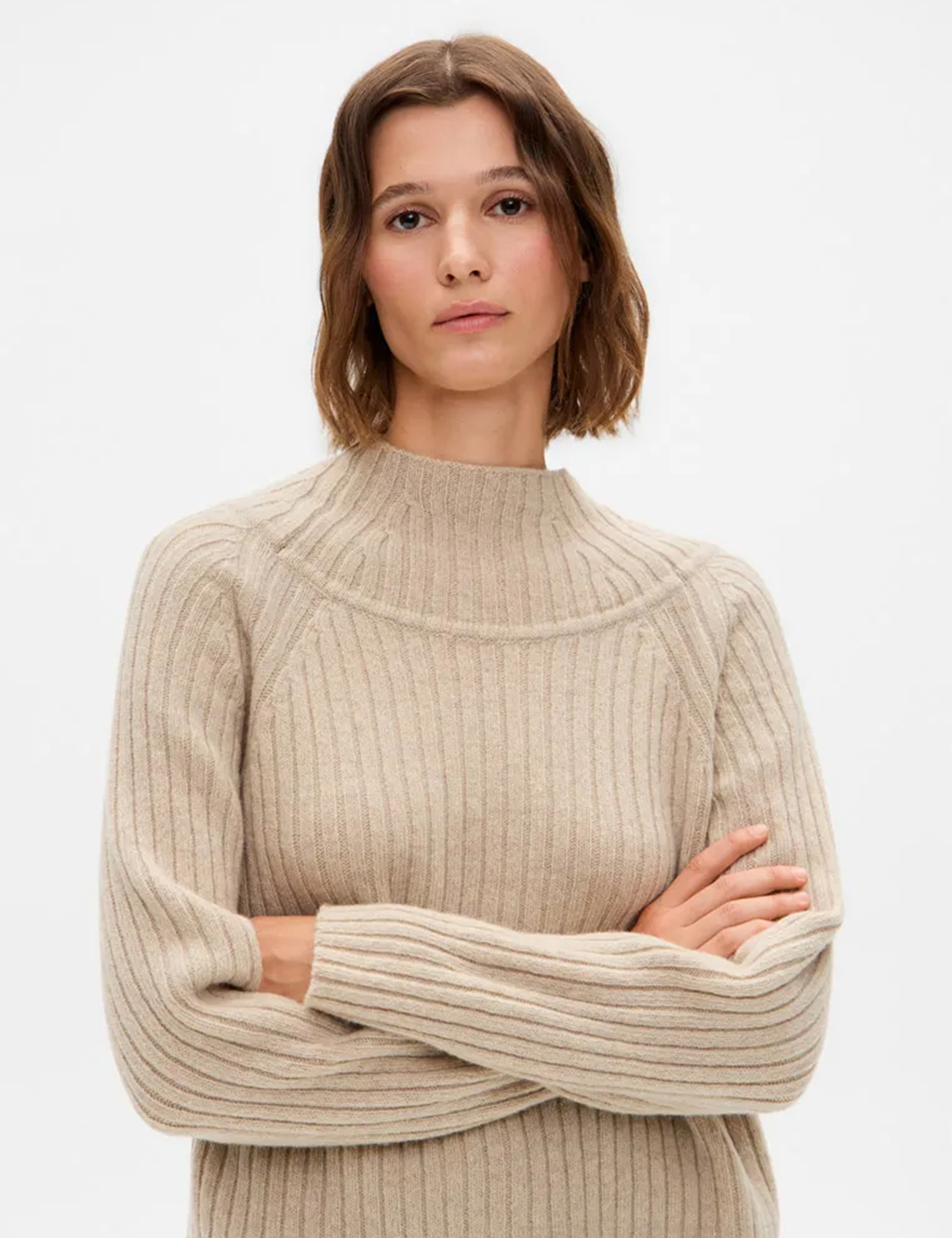 Картинка Жіночий бежевий кашеміровий светр з високою горловиною