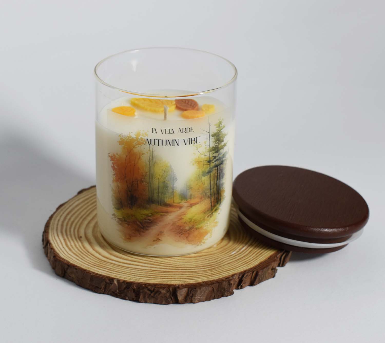 Картинка Свічка "AUTMN WIBE" з ароматом - опавше листя