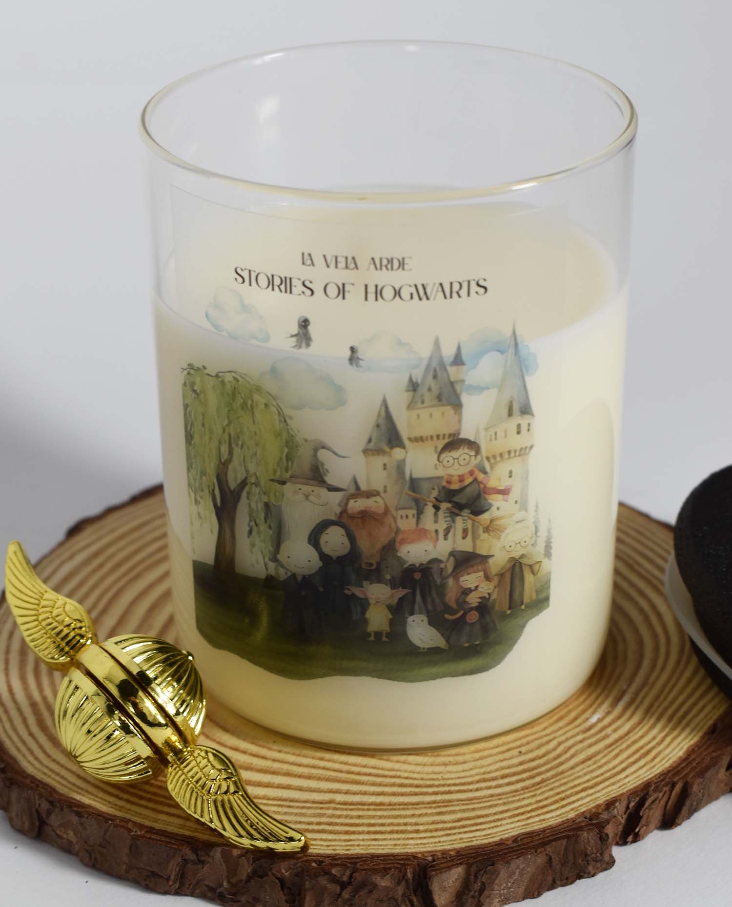 Картинка Свічка "Stories of Hogwarts" з ароматом - штрудель та спеції
