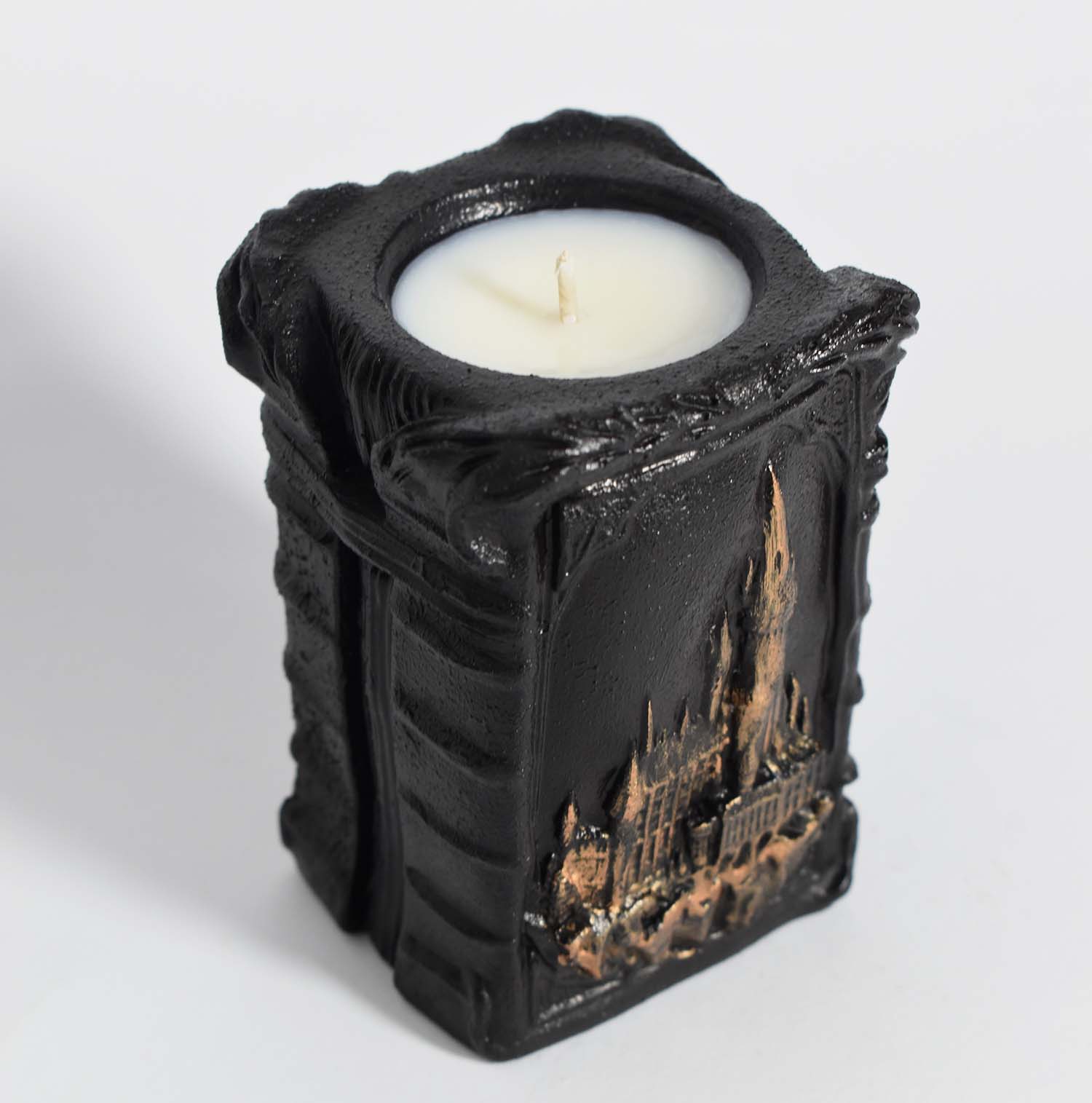 Картинка Свічка "Stories of Hogwarts" з ароматом - обіднього чаю