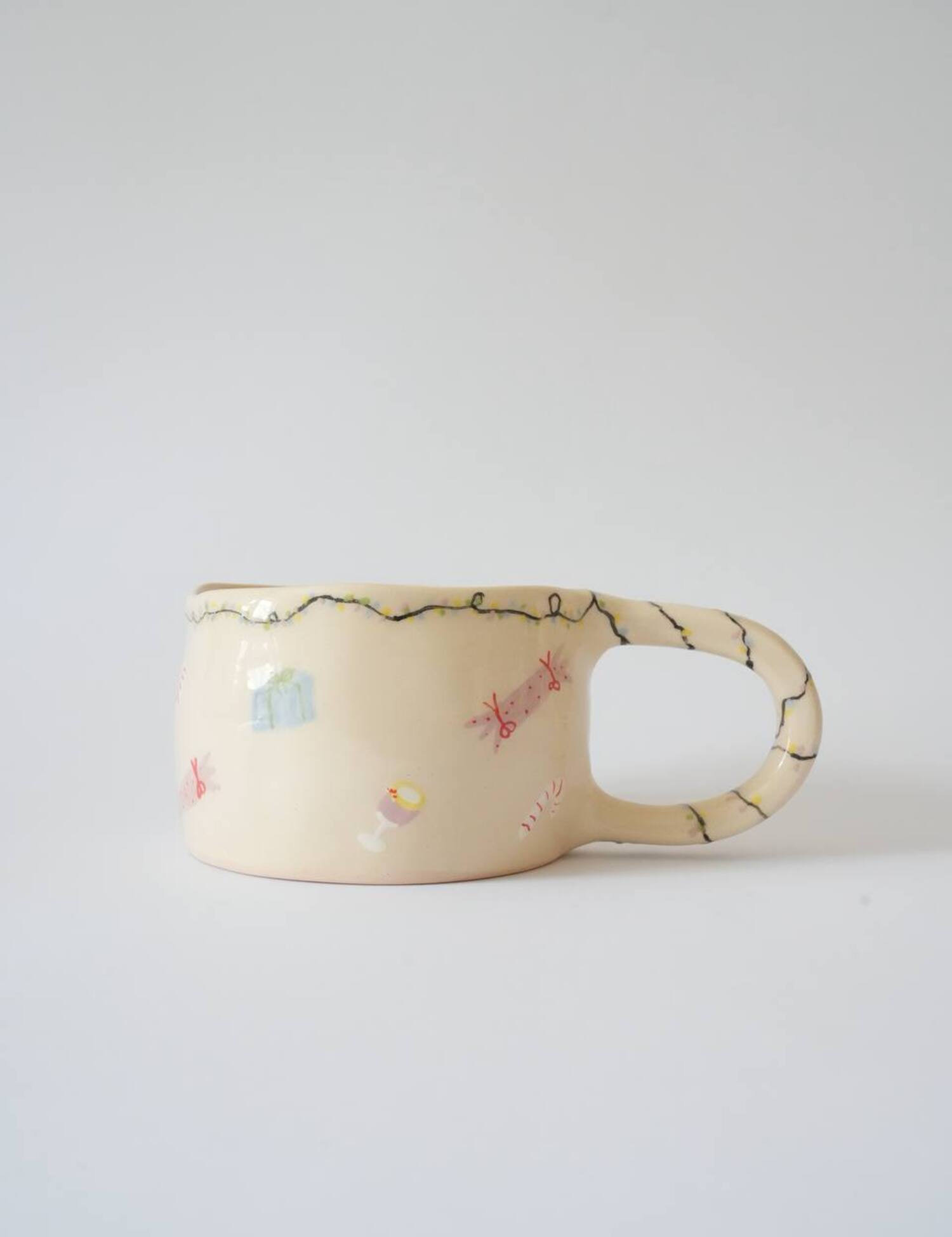 Картинка Керамічна чашка ручної роботи «Подарунки та вогники»