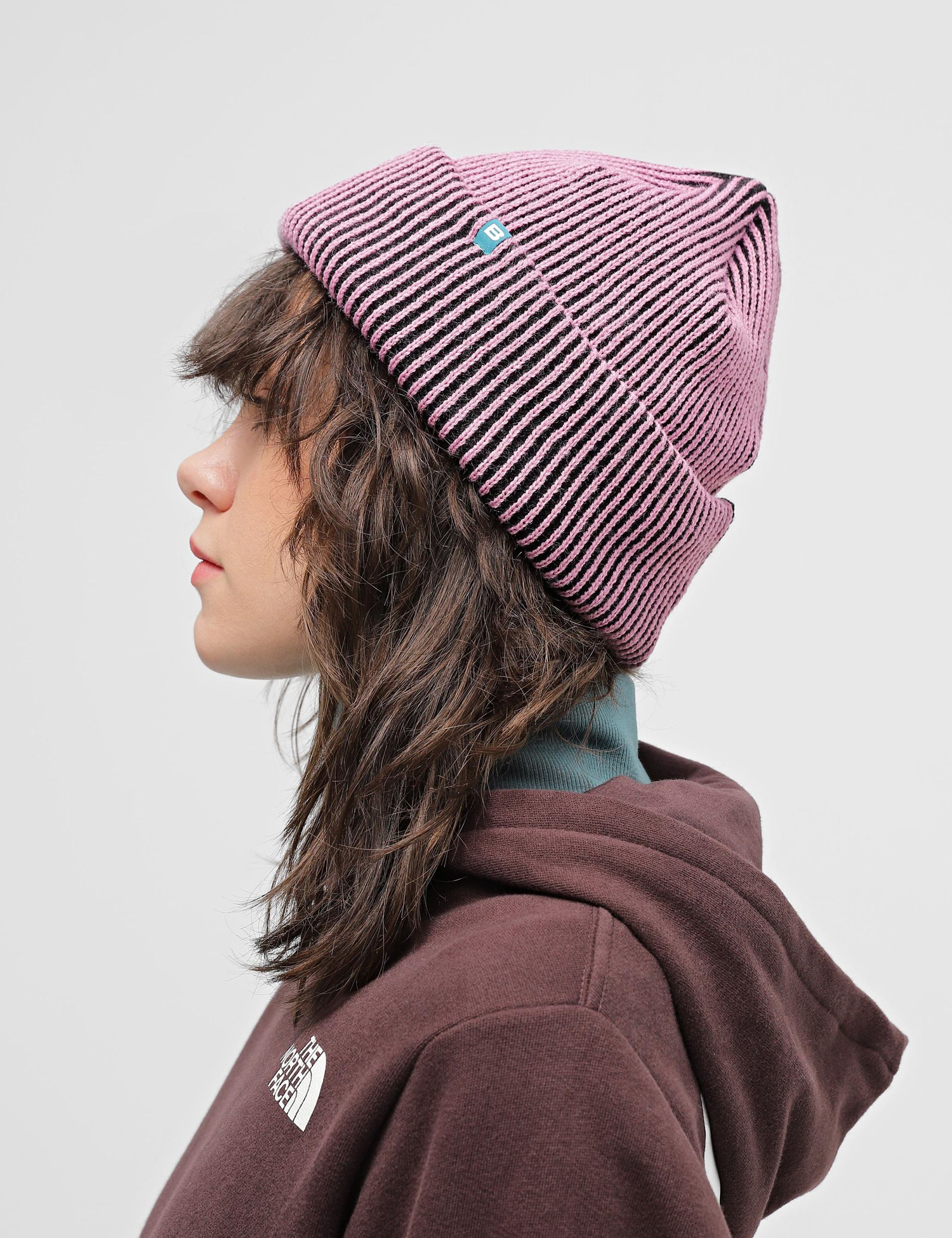 Картинка Двоколірна чорно-рожева шапка