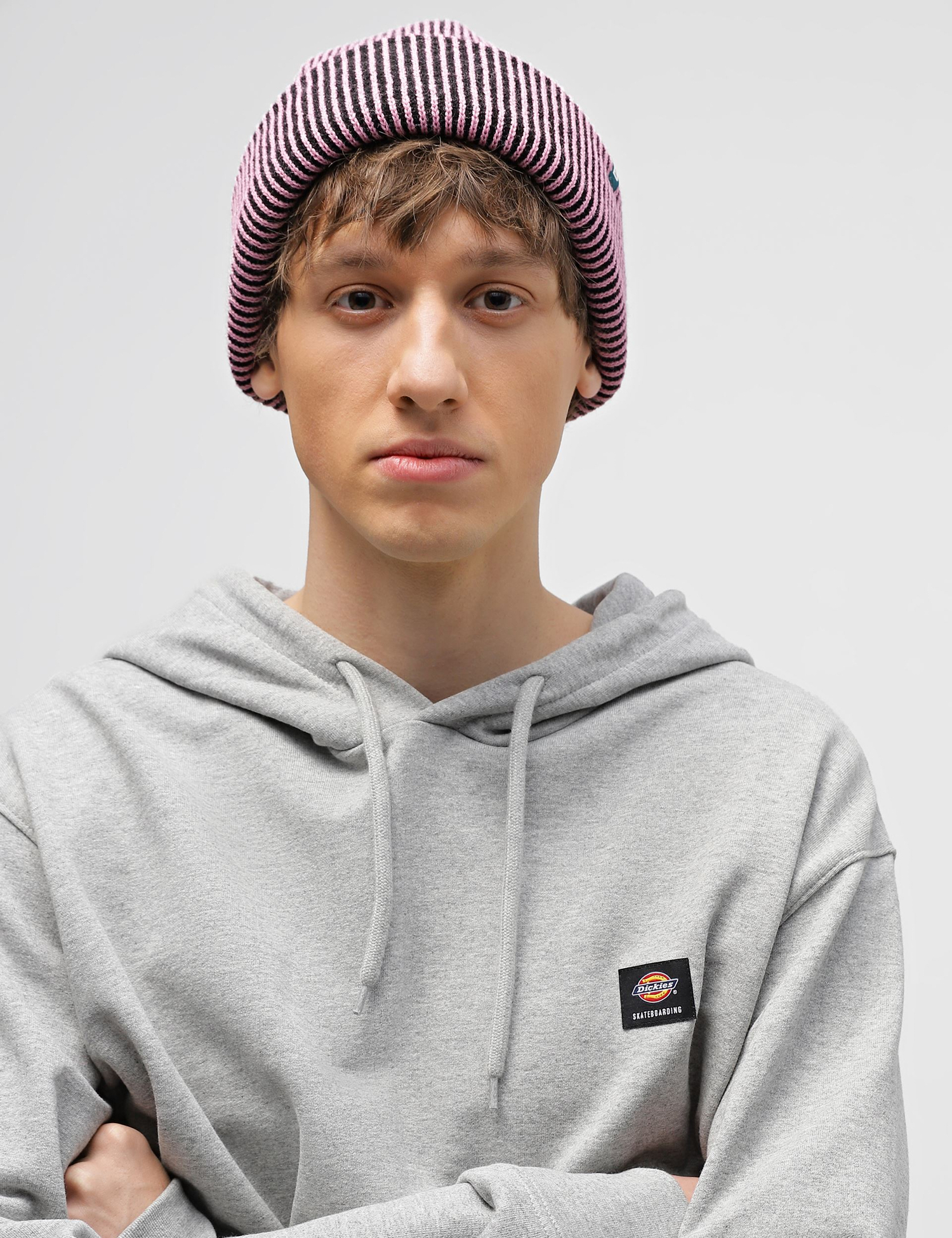 Картинка Двоколірна чорно-рожева шапка