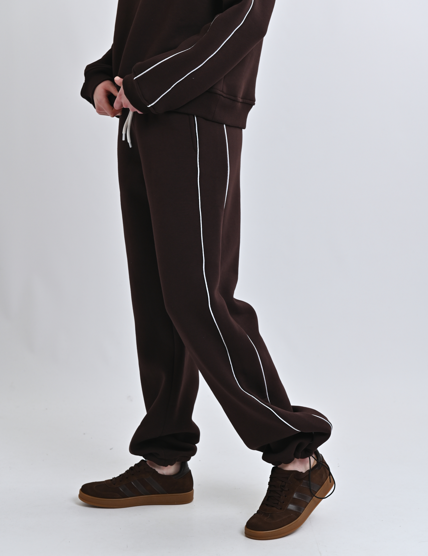 Картинка Костюм коричневий