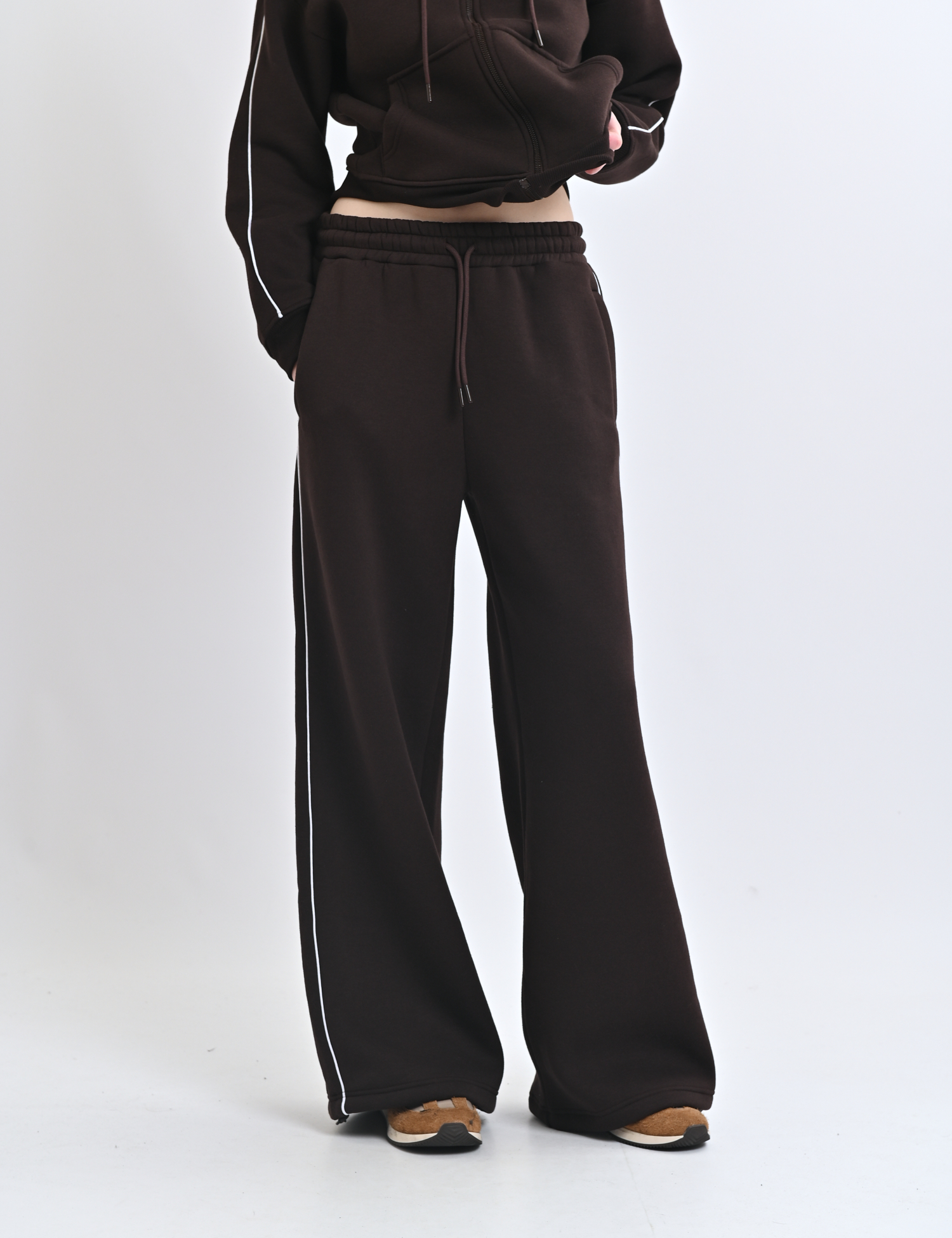 Картинка Костюм коричневий