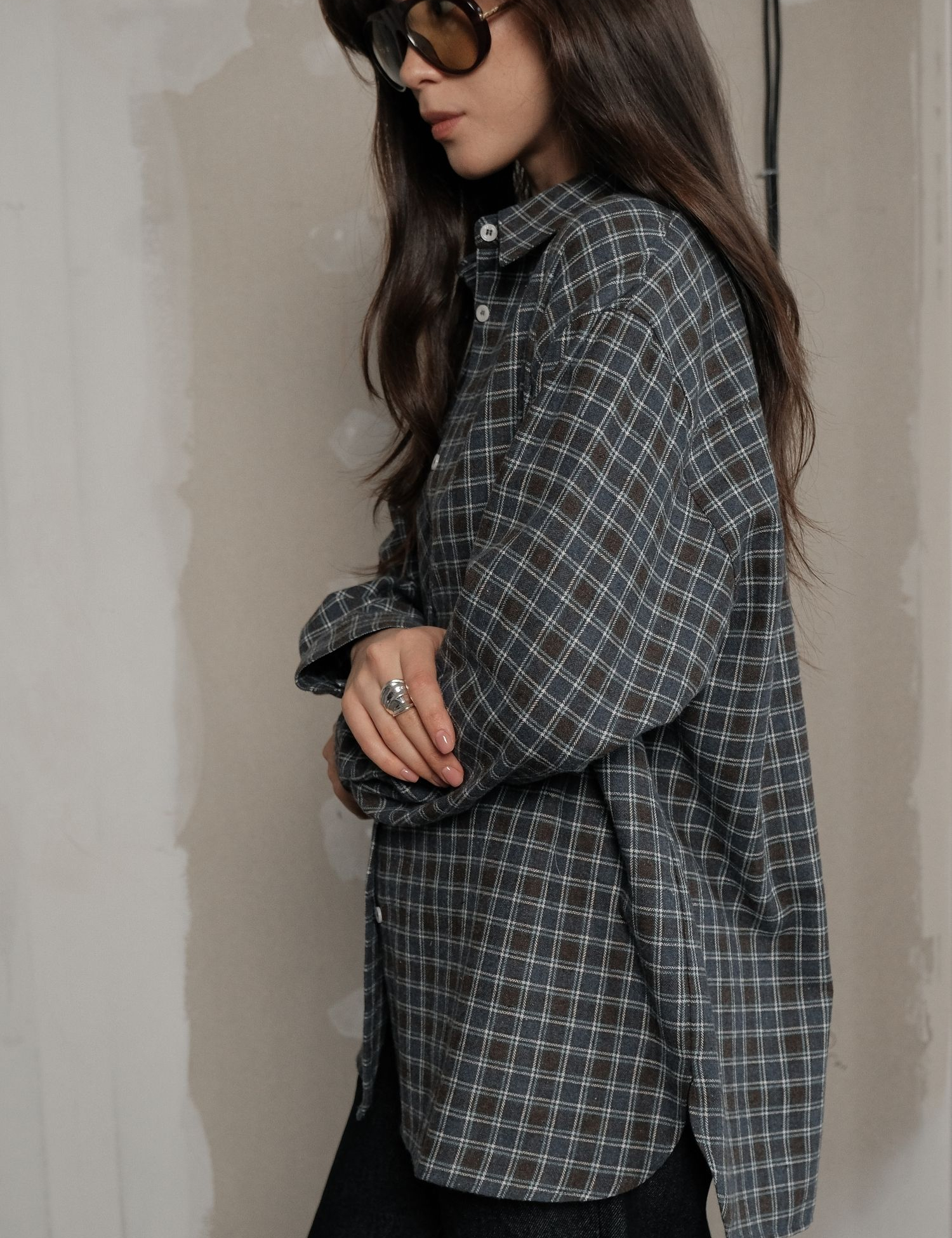 Картинка Жiночa сорочка з накладною кишенею в синю клітинку шоколадна