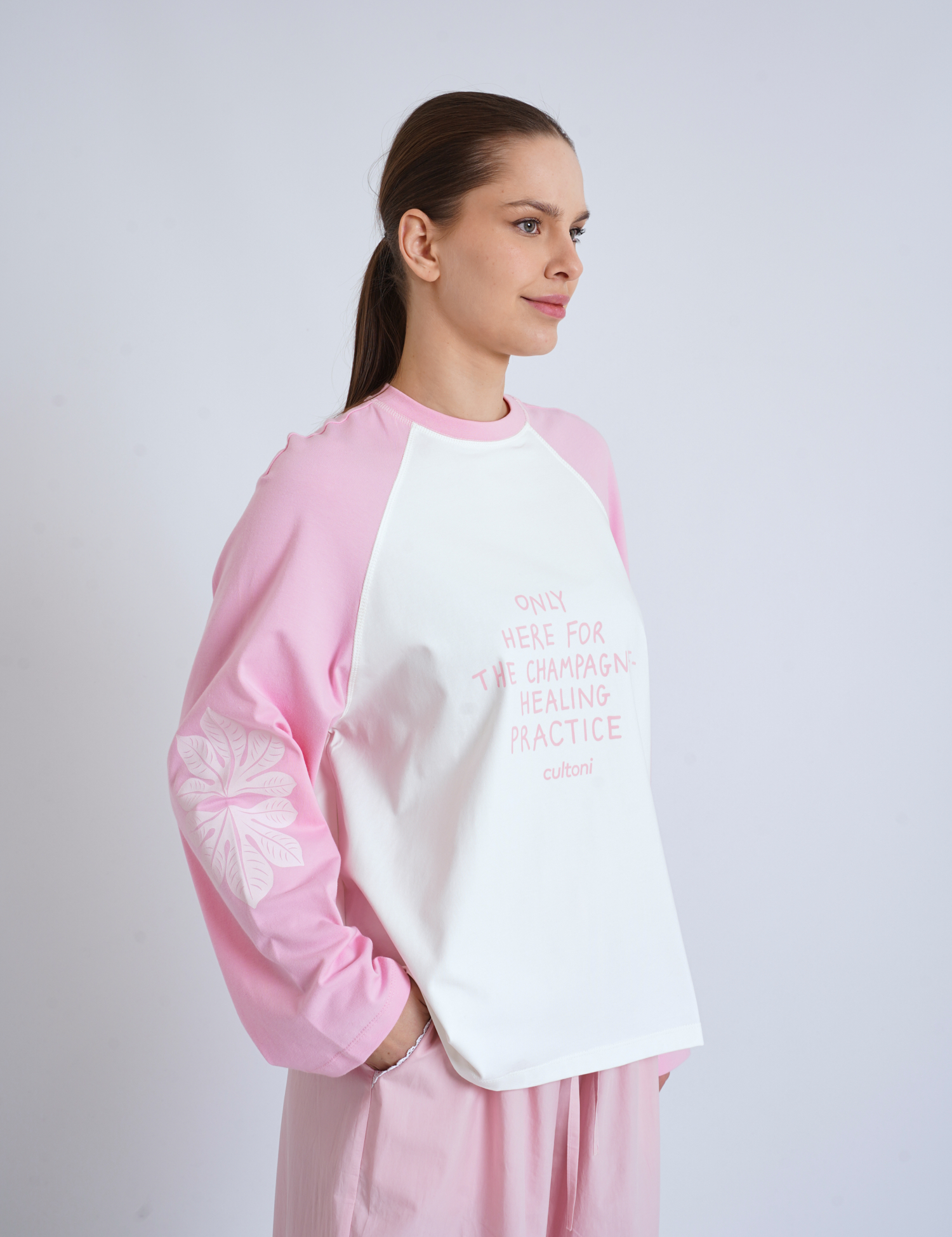 Картинка Лонгслів із реглан‑рукавами та контрастними принтами