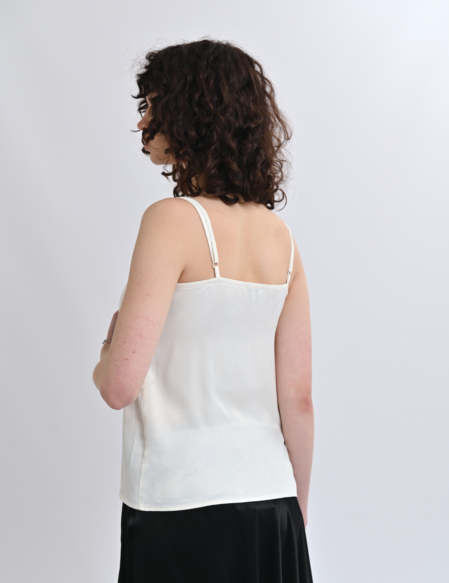 Картинка Білий топ із чорним мереживом