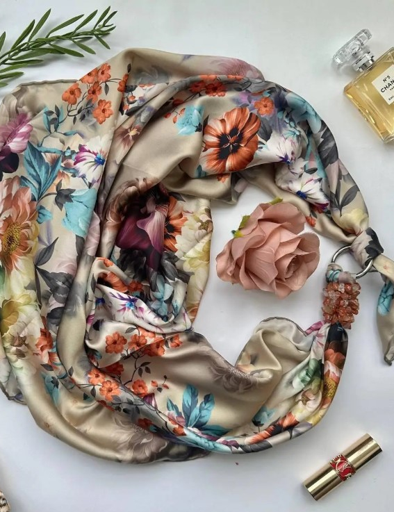 Картинка Дизайнерська шовкова хустка My Scarf "Золота зірка" 90 на 90 см